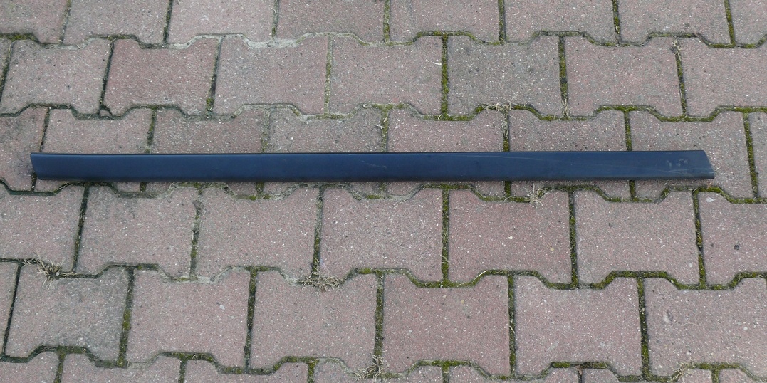 moulding lower door left front AUDI A8 D2 94-02r. 4D0854939A