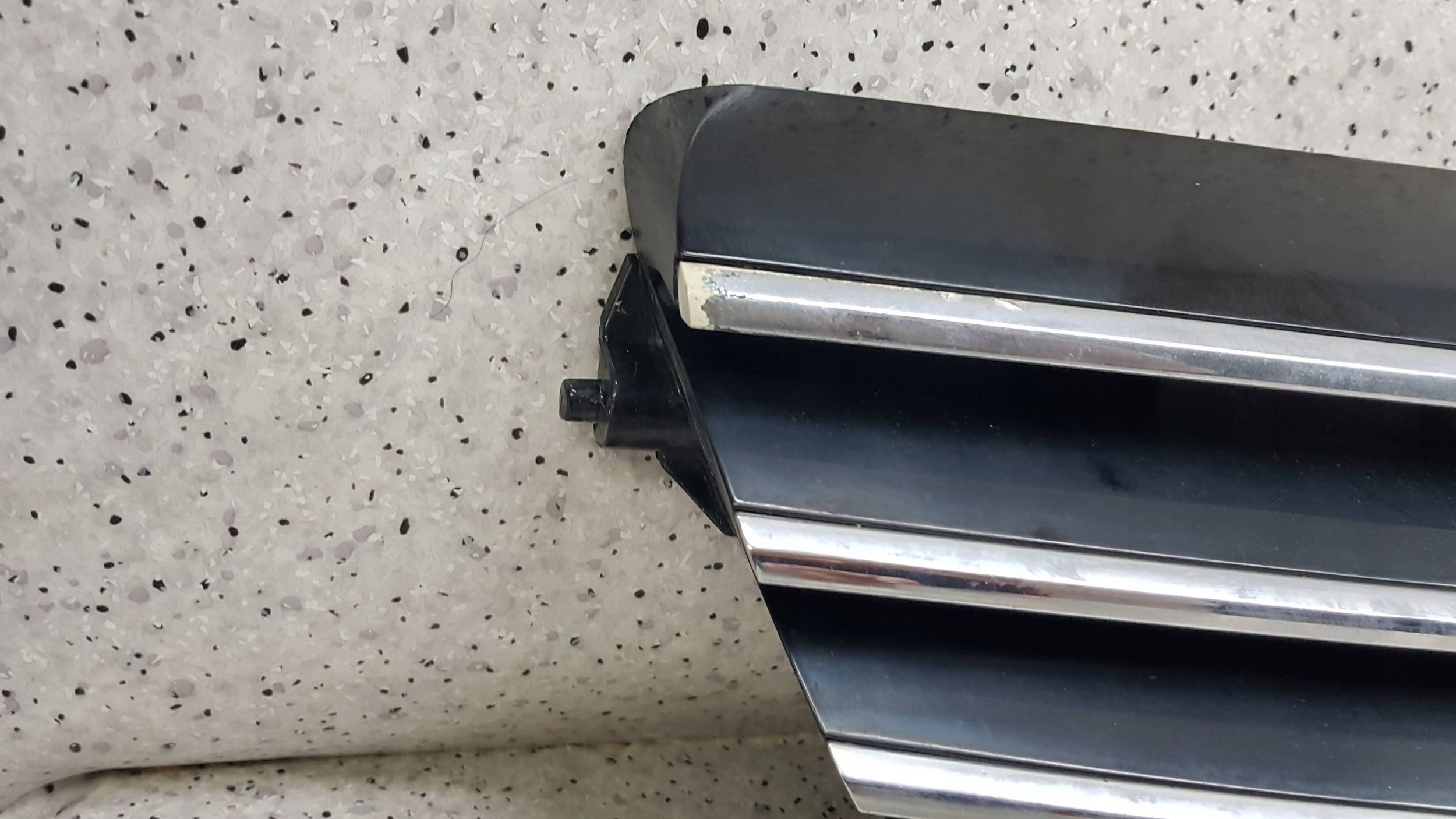 MERCEDES CLK A209 C209 2003 - Grill Grill A2098800183