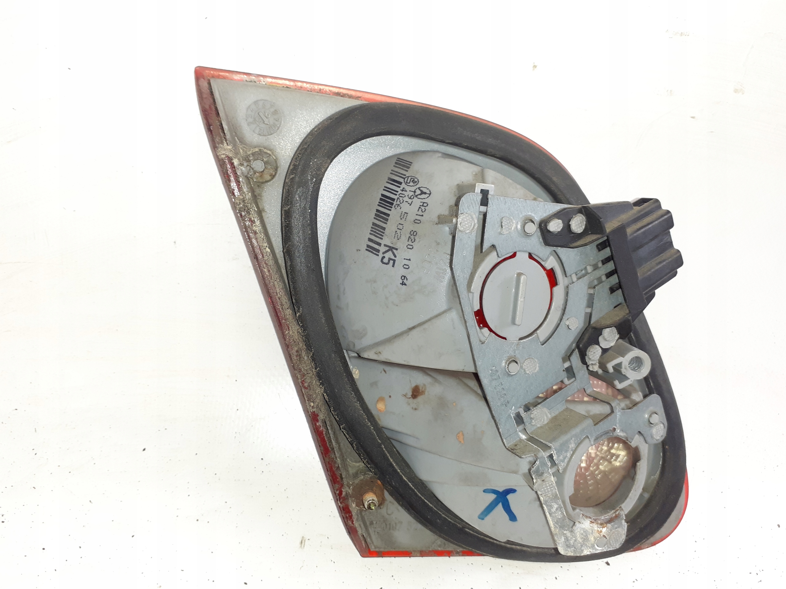 Mercedes W210 OE A2108201064 right rear part light bonnet