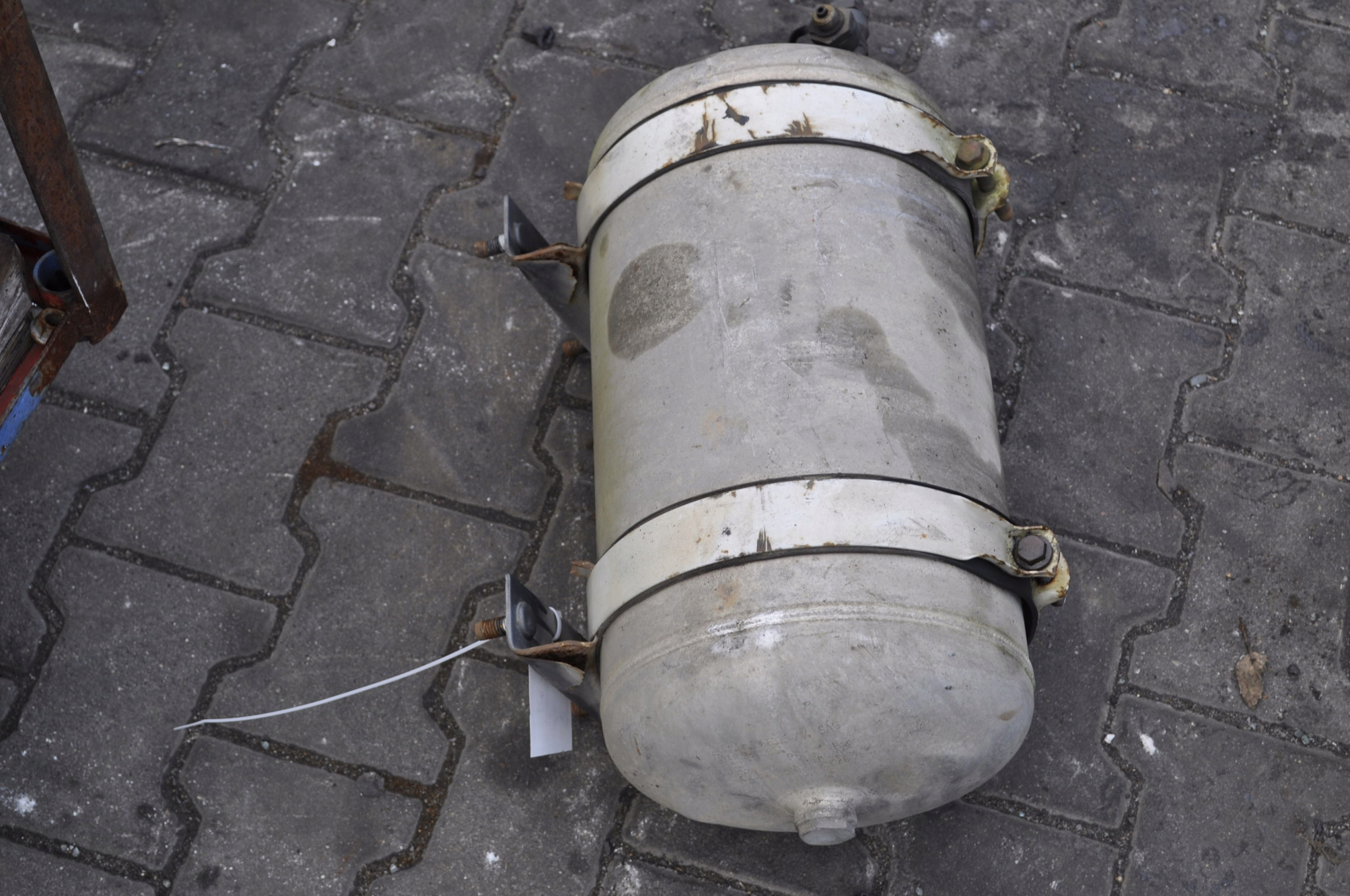 IVECO STRALIS 420 ZBIORNIK POWIETRZA Part manufacturer Iveco OE