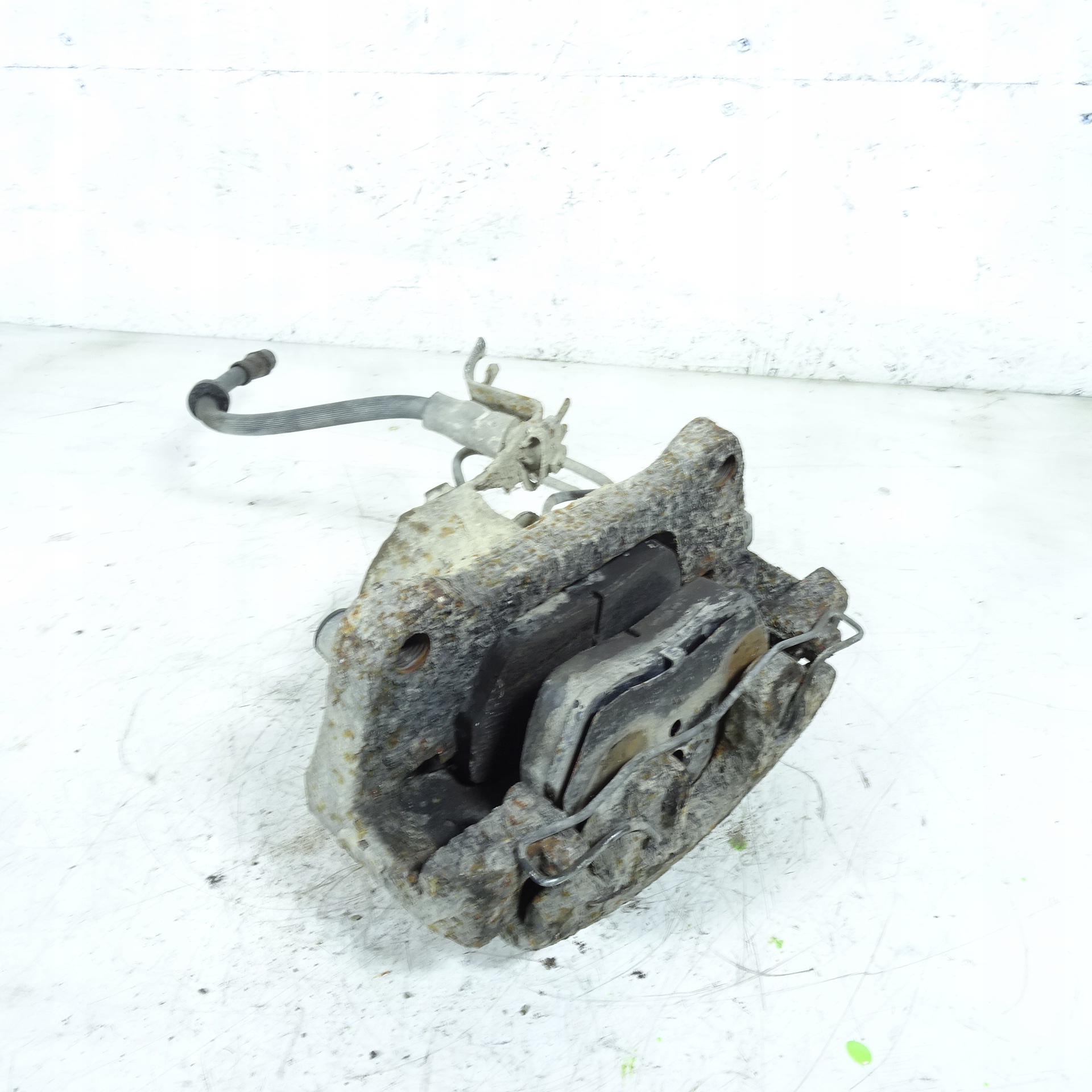 AUDI A4 B7 1.9TDI caliper brake front left