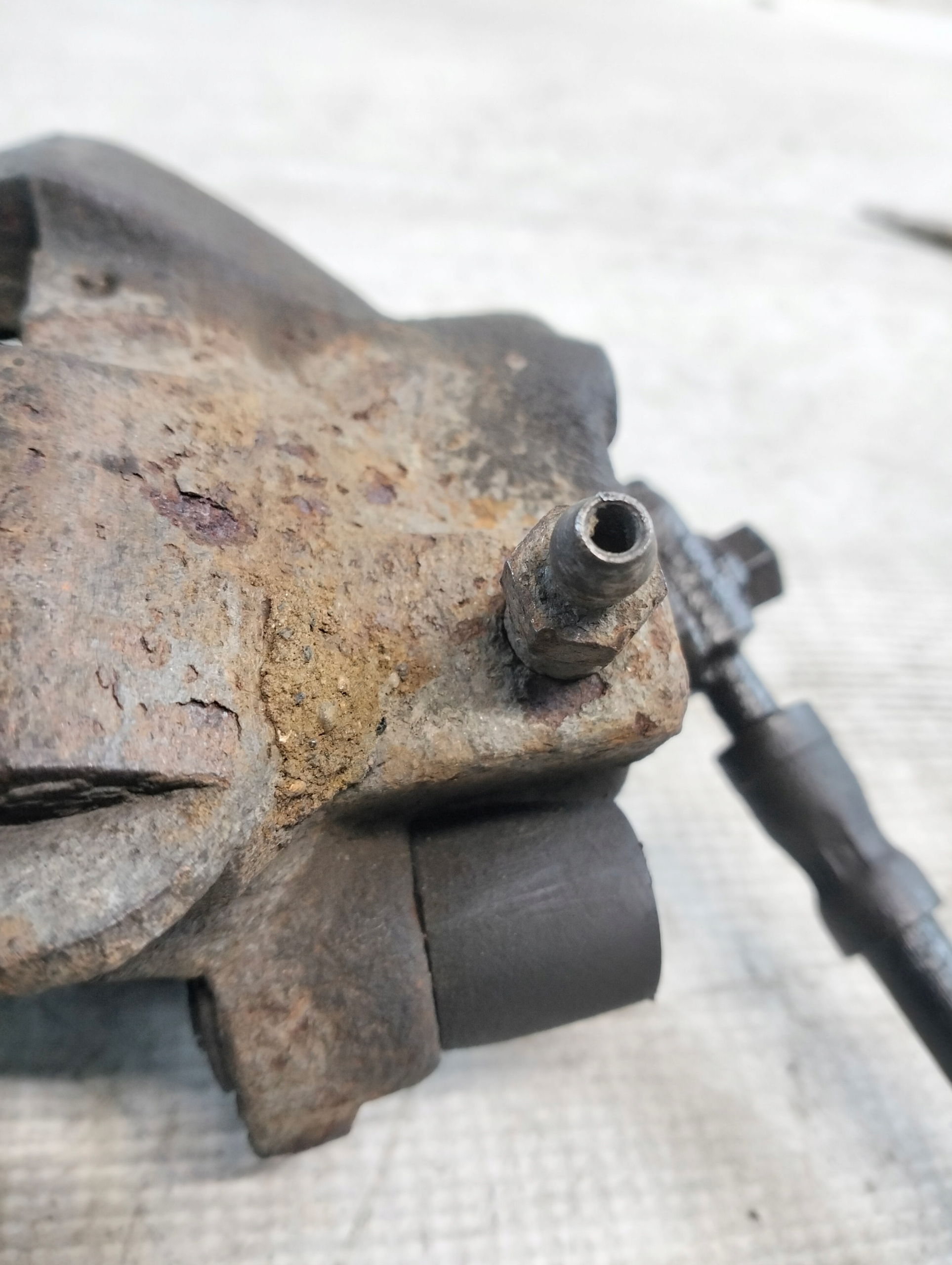 caliper brake left front SEAT LEON and 2002r 1.9TDI 66KW
