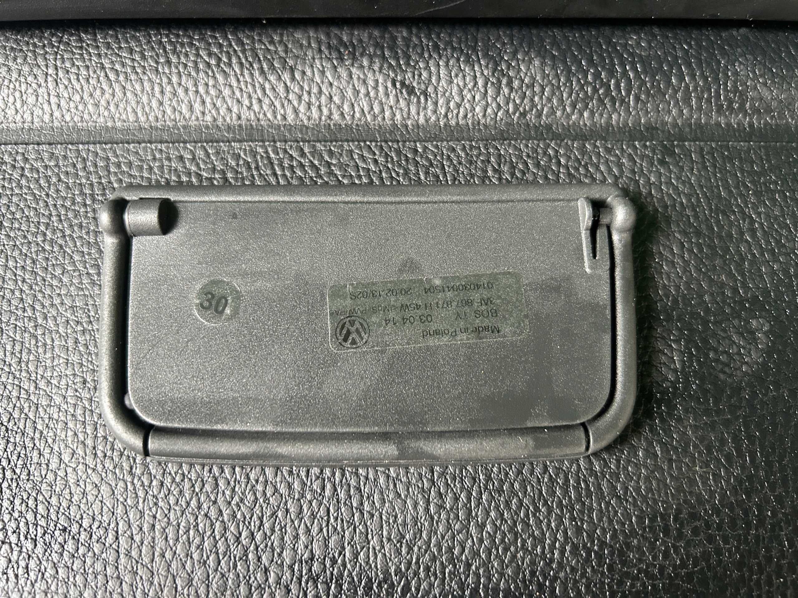 Vw Passat B8 blinds boot net 3AF867871