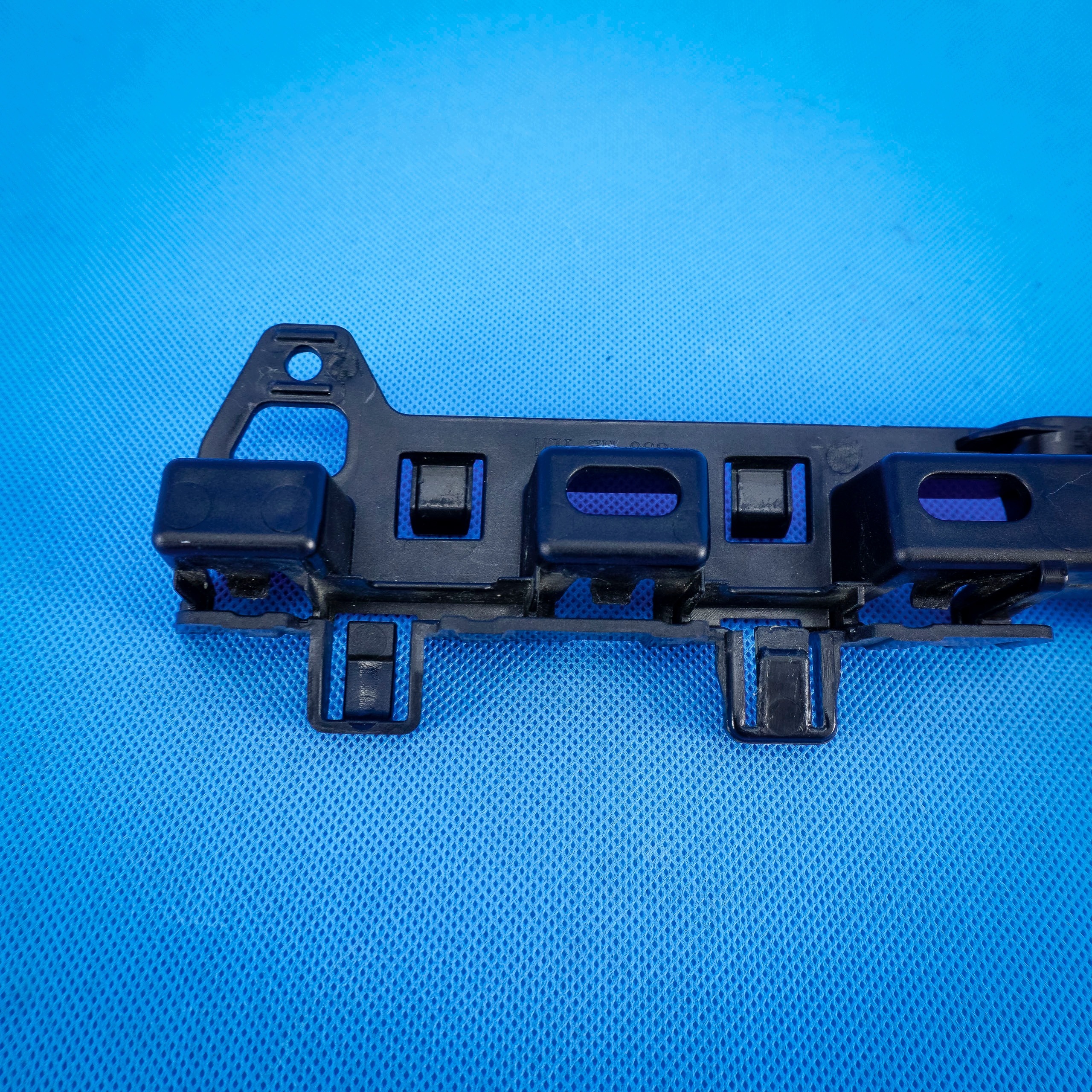 Support Support plaque Couvertures progowej Gauche BMW 5 G30 M 51777387341 7387341 25km
