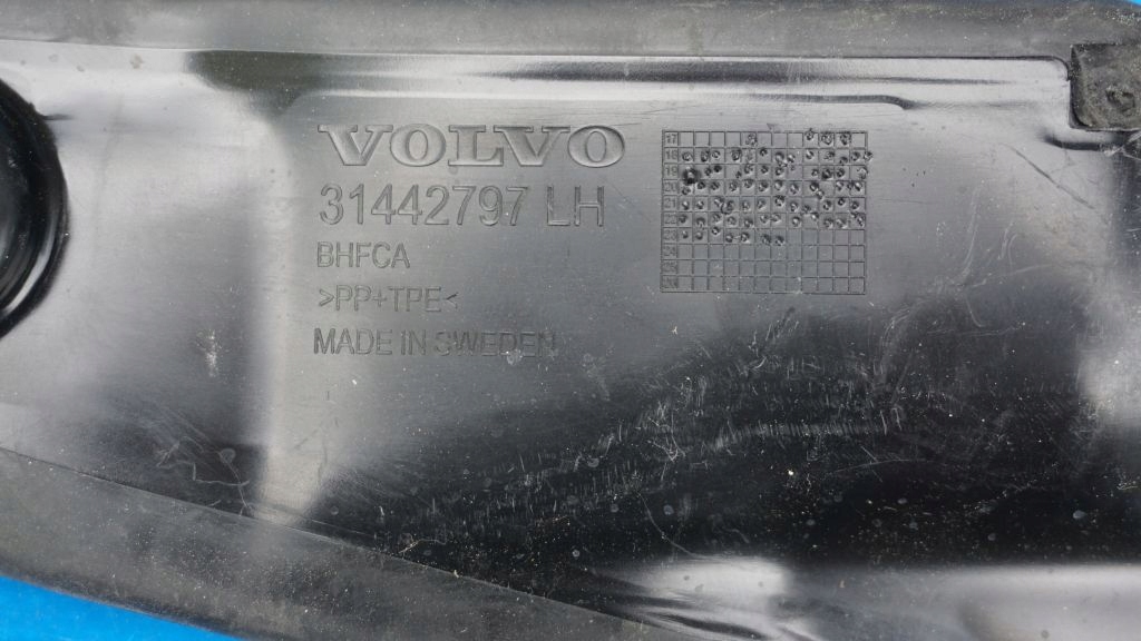 VOLVO C40 XC40 - Gauche Moulage Joint Aile