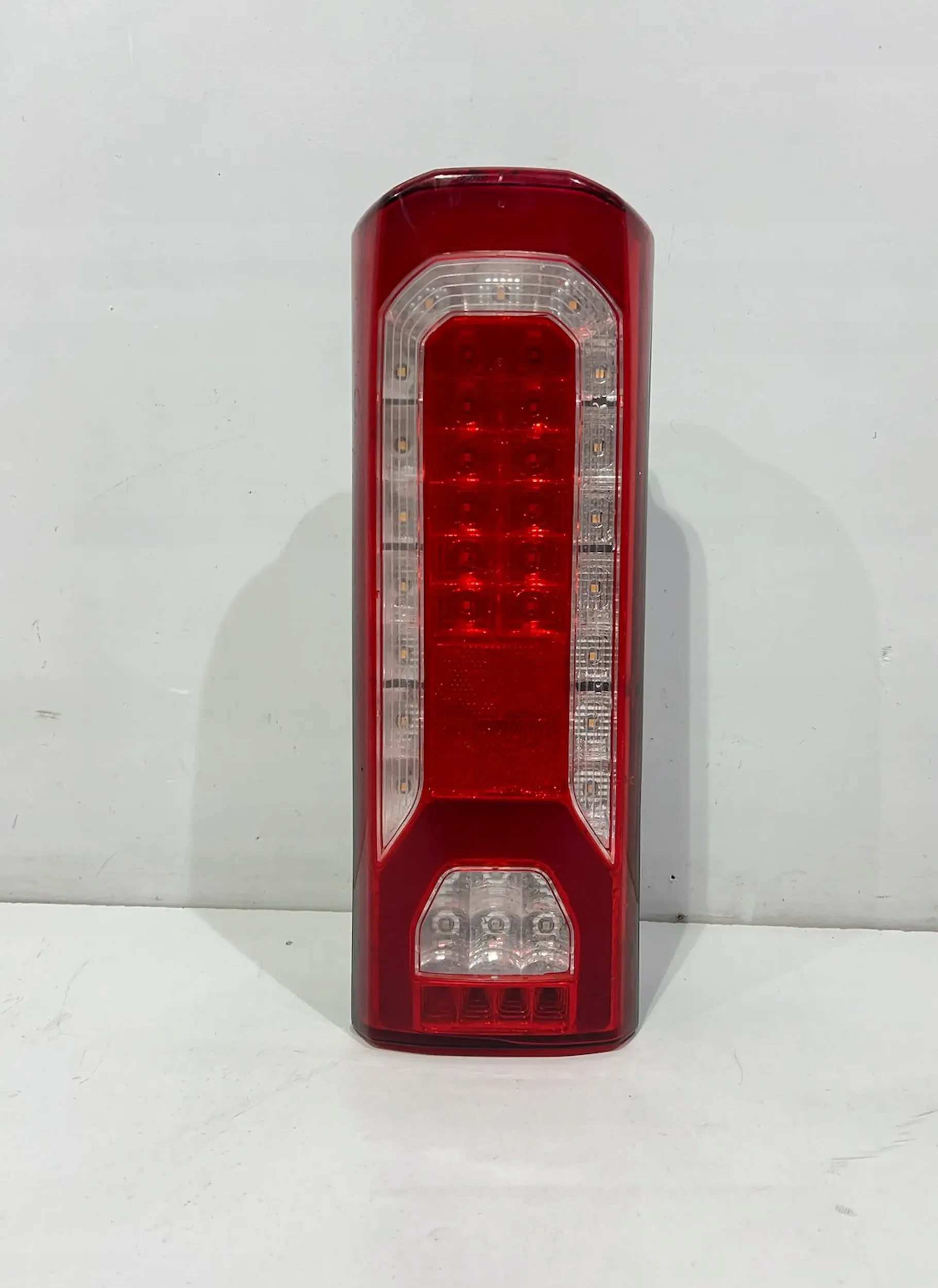 MERCEDES ACTROS MK5 IV 5 LAMPA LEWA TYŁ LED ŁADNA A0035443203