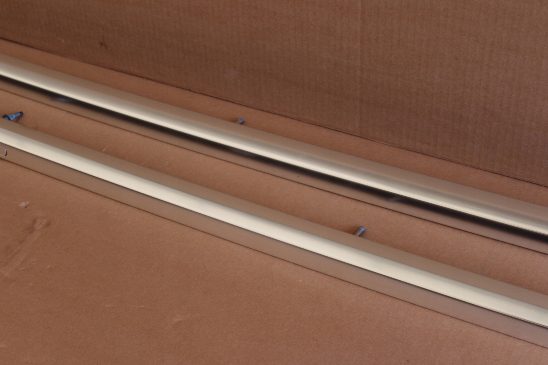 RELINGI KOMPLET Audi Q7 4M LIFT 4M0860021D Producent części Audi OE