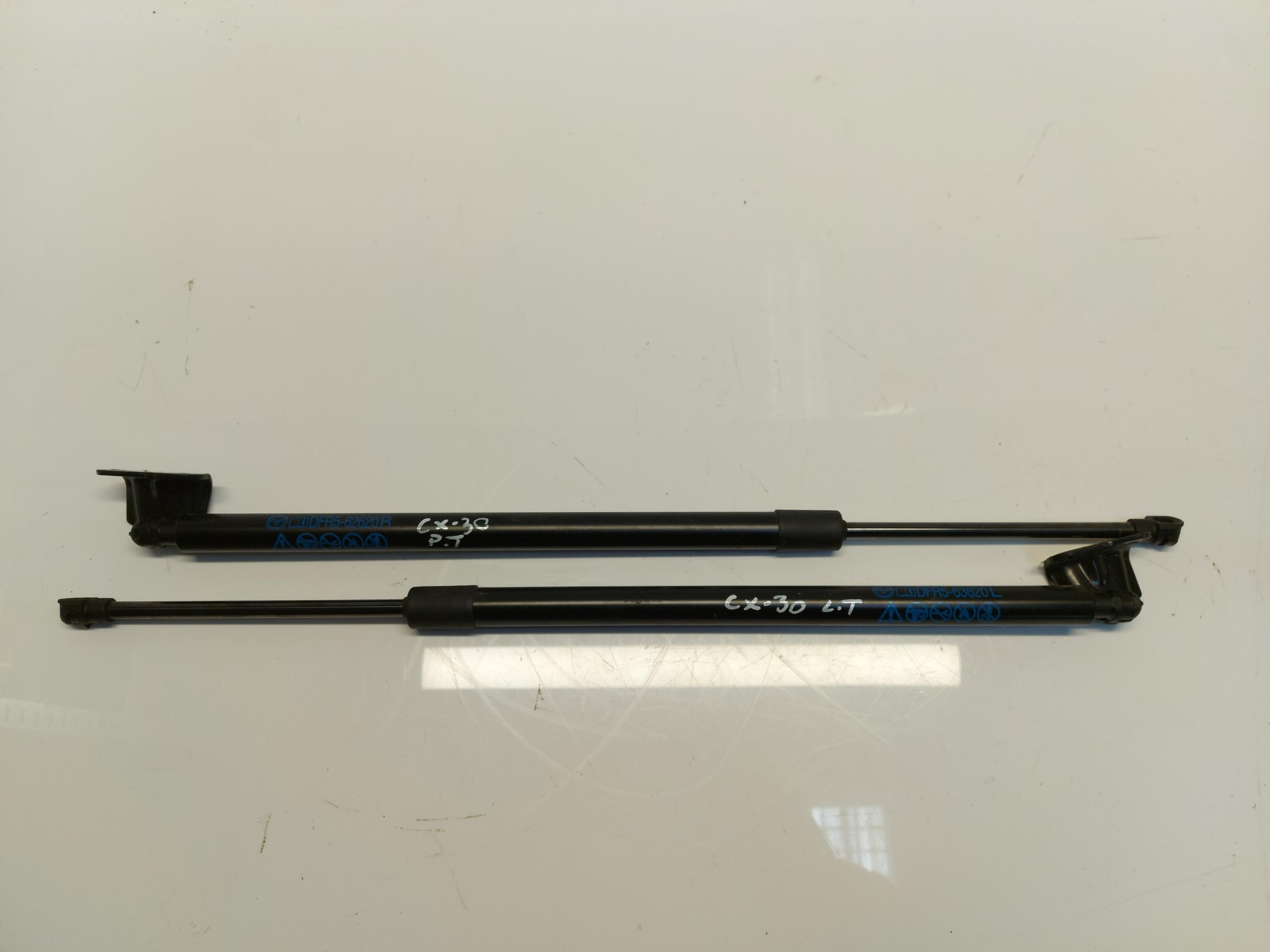 MAZDA CX30 DÄMPFER DER KÜHLERGRILL LINKS ODER RECHTS DFR5-62620R