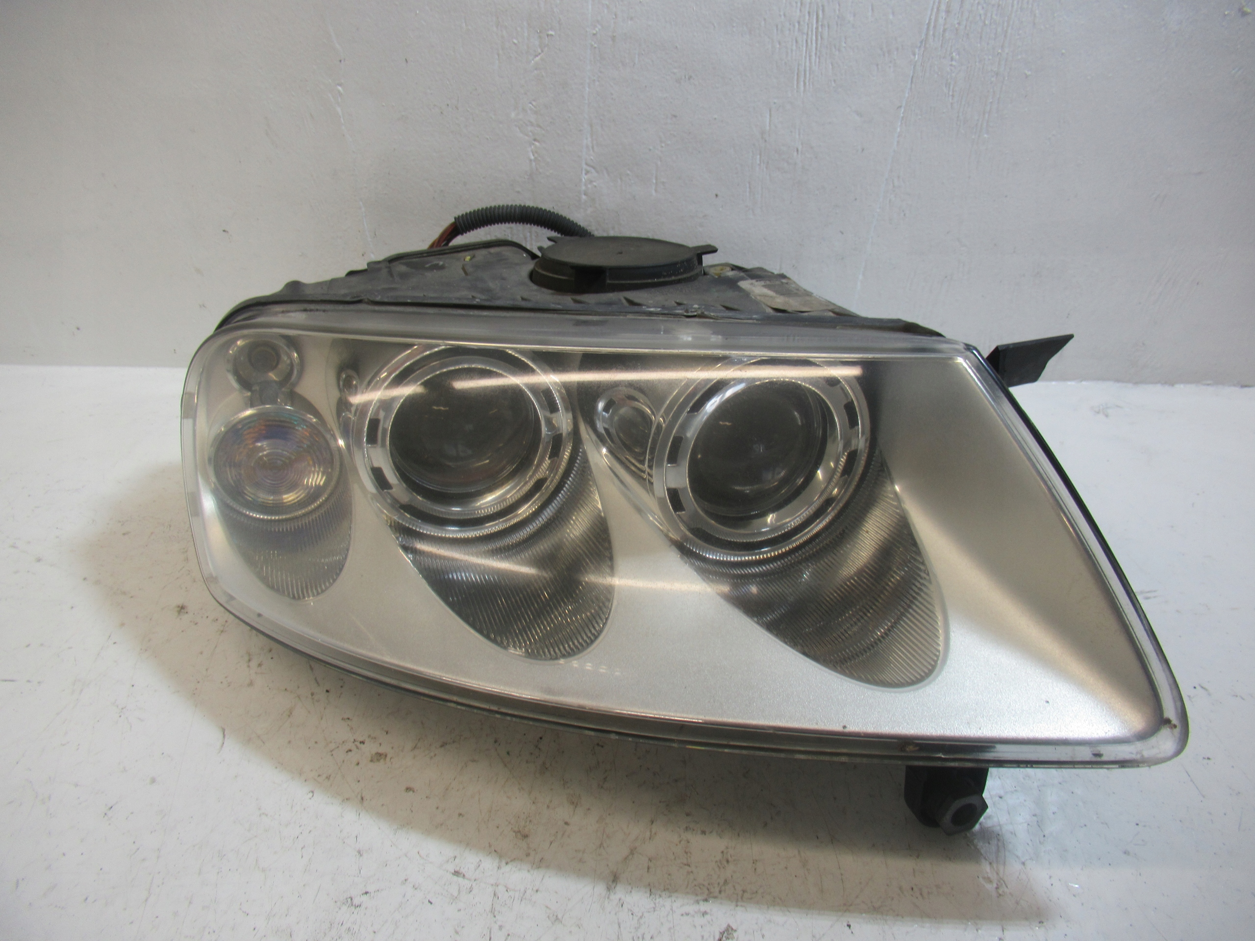 light right front VOLKSWAGEN TOUAREG XENON 7L6941016BK
