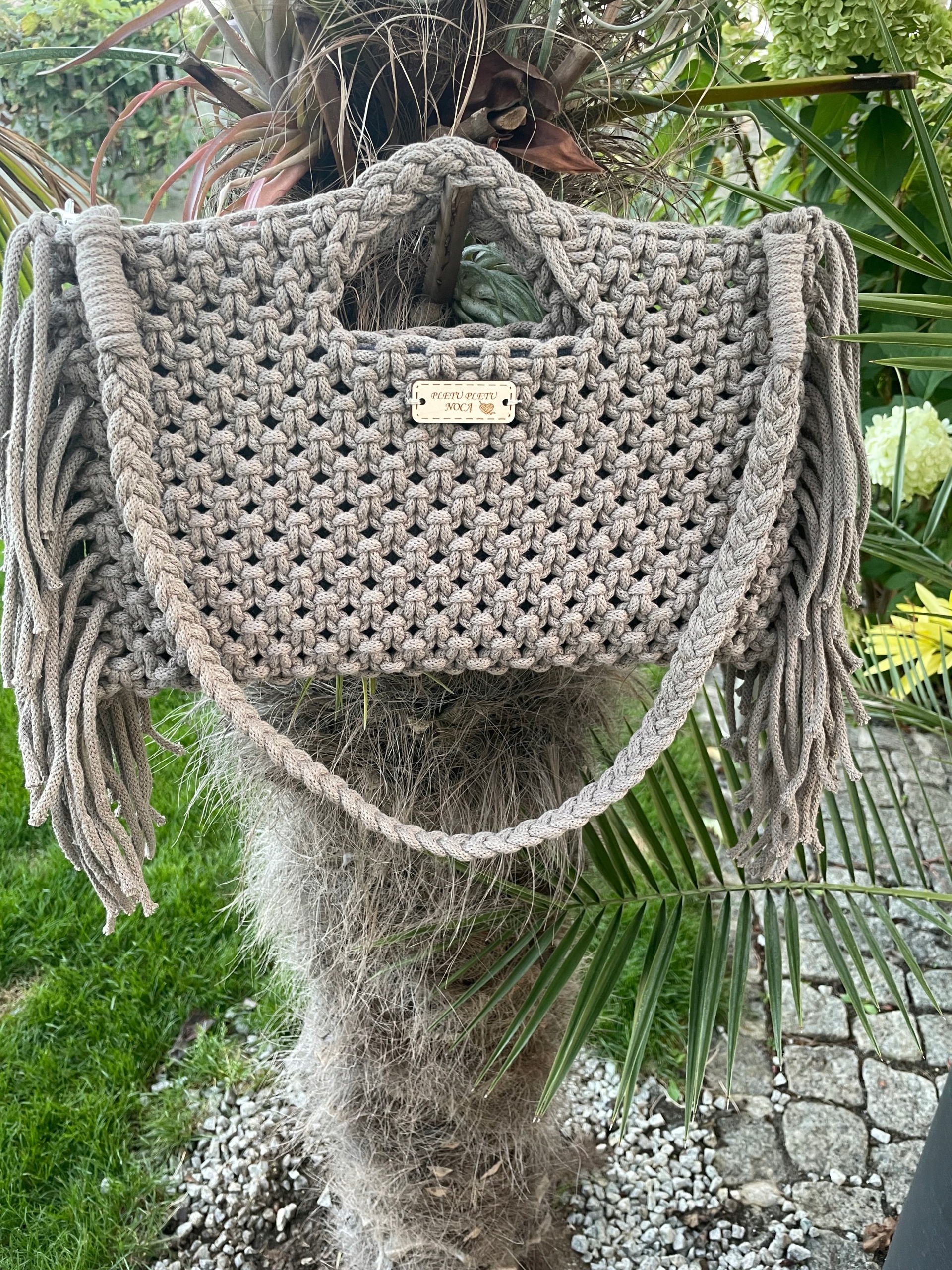 Boho kabelka ze šňůrky makramé