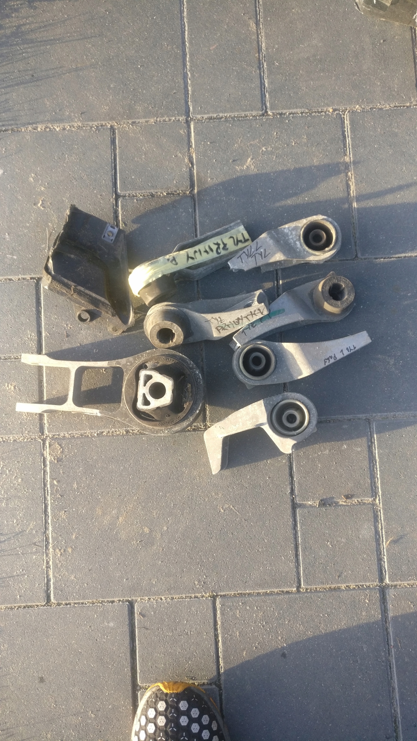 Кріплення глушника chrysler 200 15r