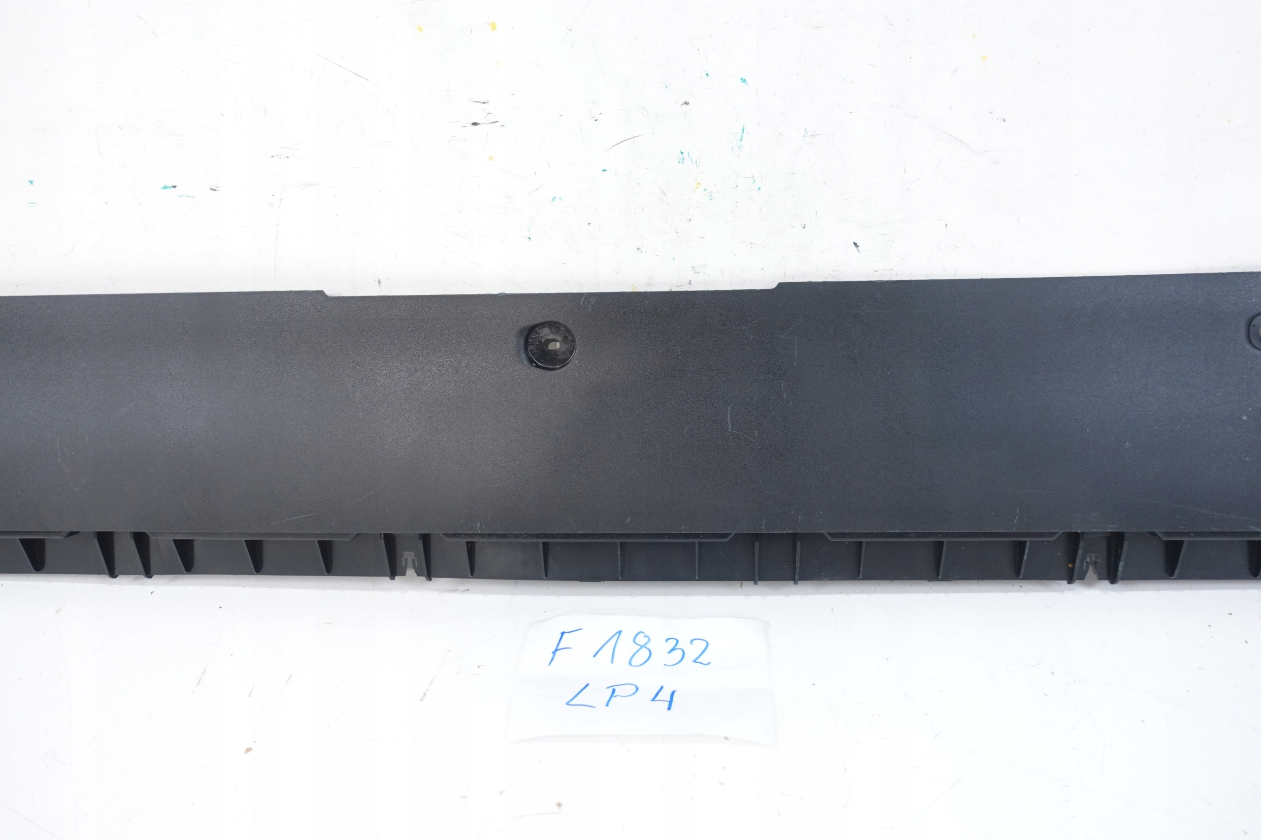 TESLA MODEL Y 2019- moulding threshold left lower 1625377-00-C