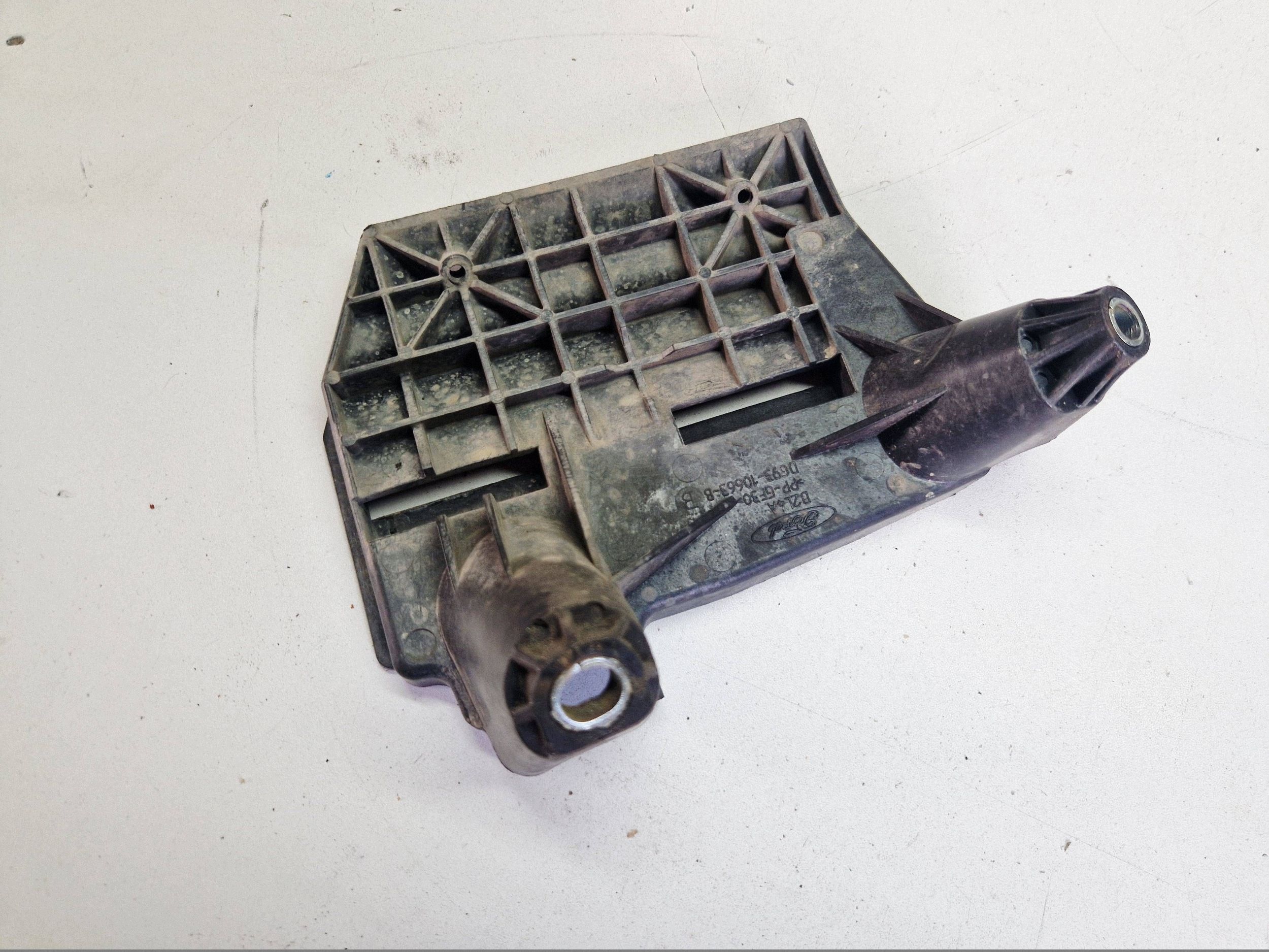 držač akumulatora Ford Mondeo MK V MK5 DG9310663B