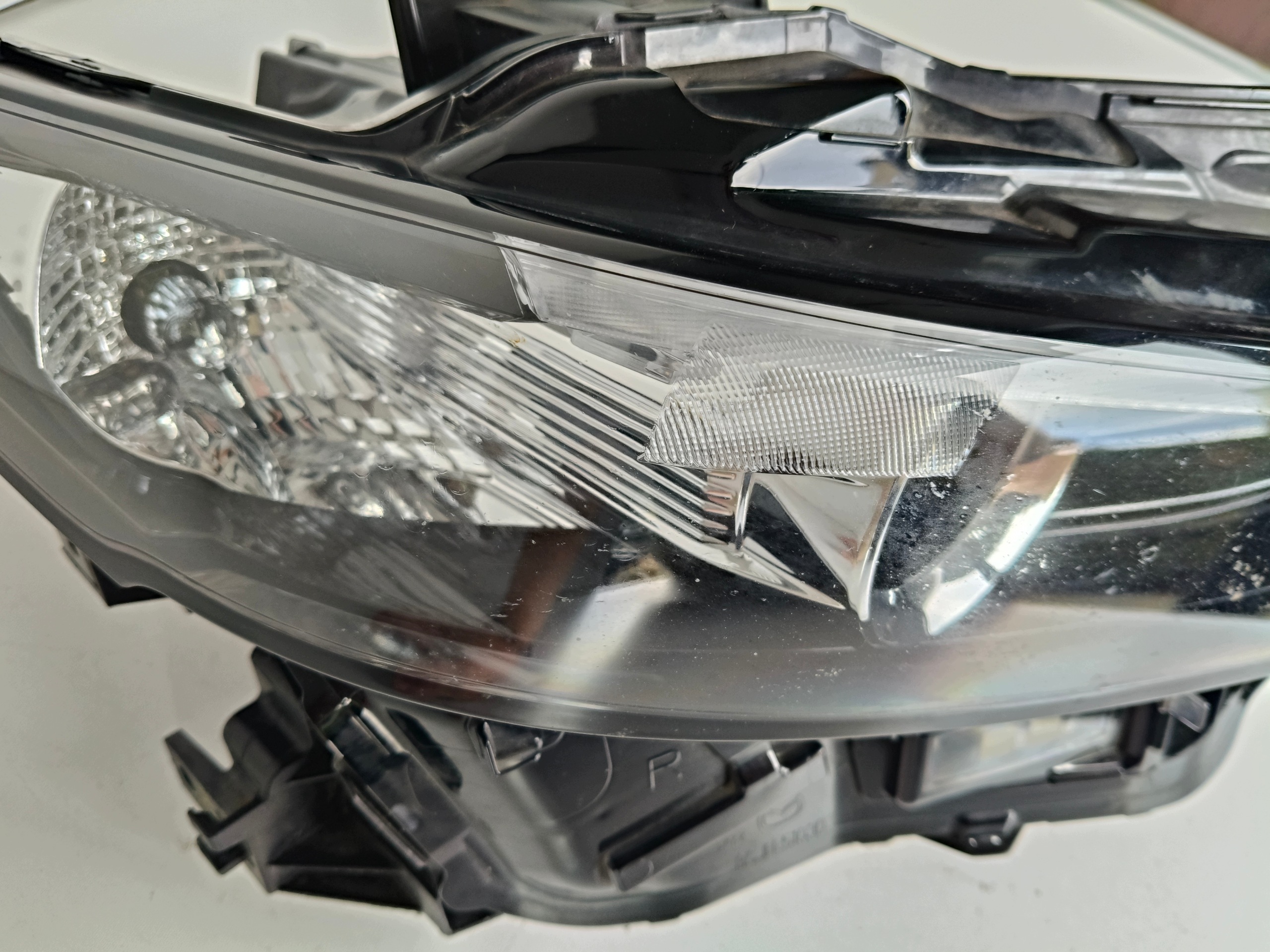 svetlo pravá REFLEKTOR MAZDA 3 19- FULL LED 8 PIN