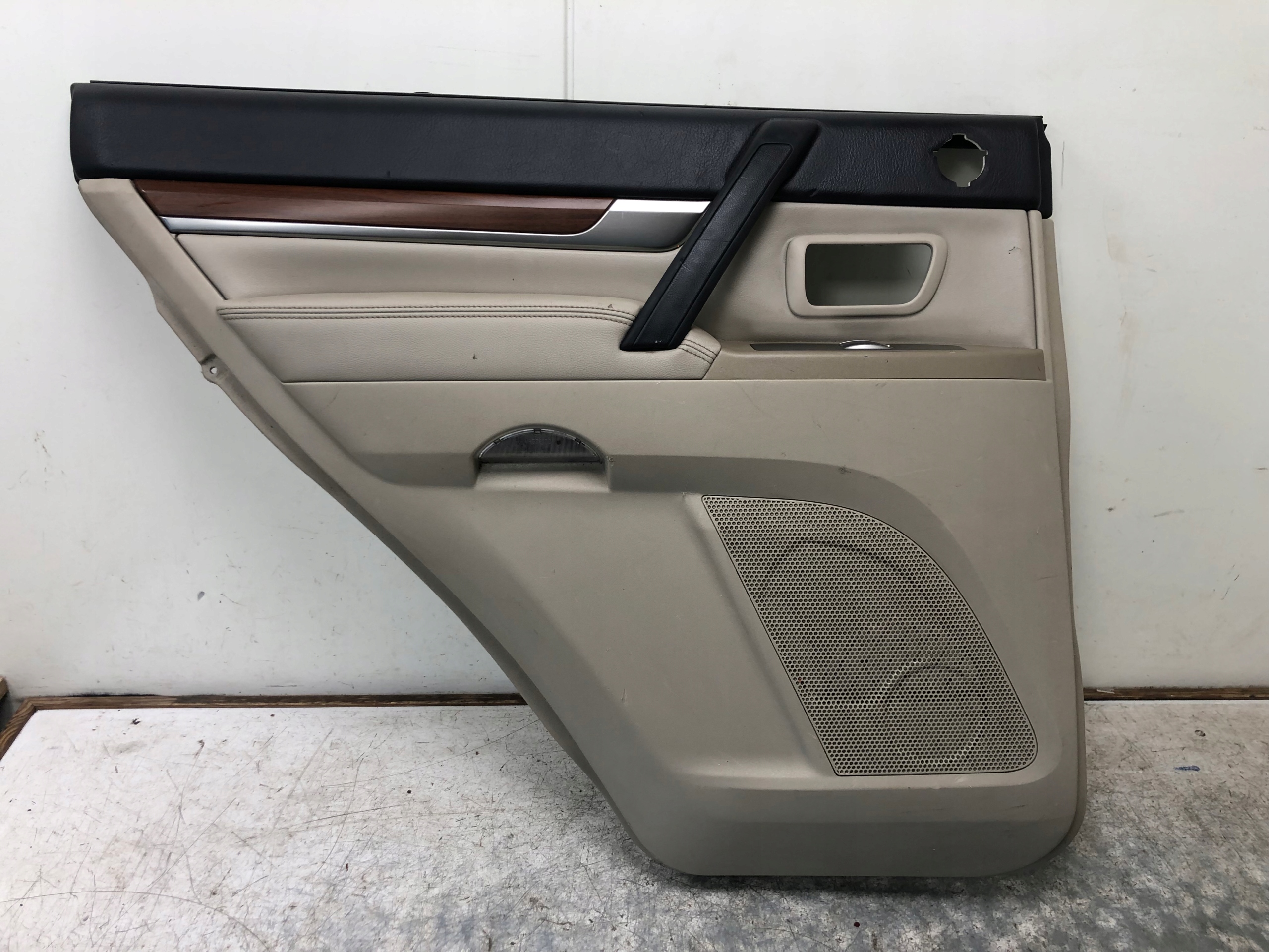side door left rear part MITSUBISHI PAJERO IV 7222A243