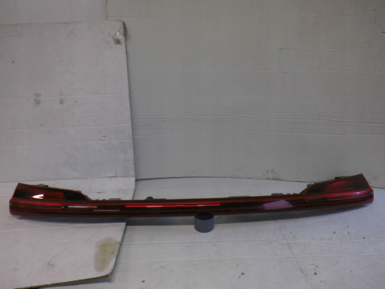 ФАРА ЗАД. В ДВЕРИ БАГАЖНИКА КРЫШКА AUDI Е TRONke945095d