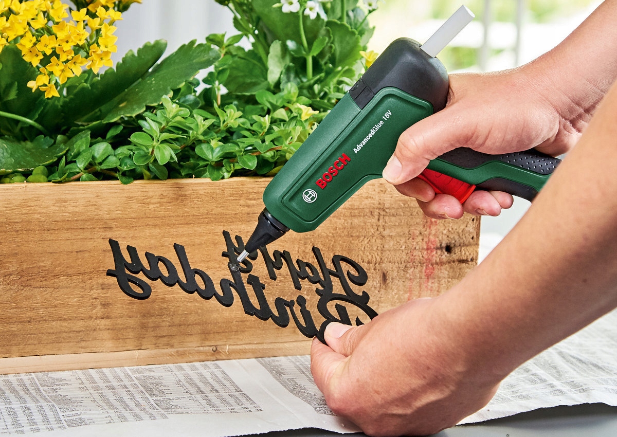 Pistolet do kleju BOSCH AdvancedGlue 18V Temperatura maksymalna 200°C