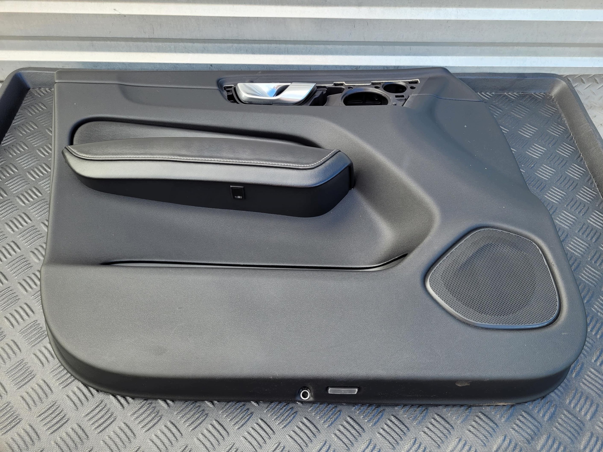 side door upholstery front front left ANGLIK VOLVO XC60 II