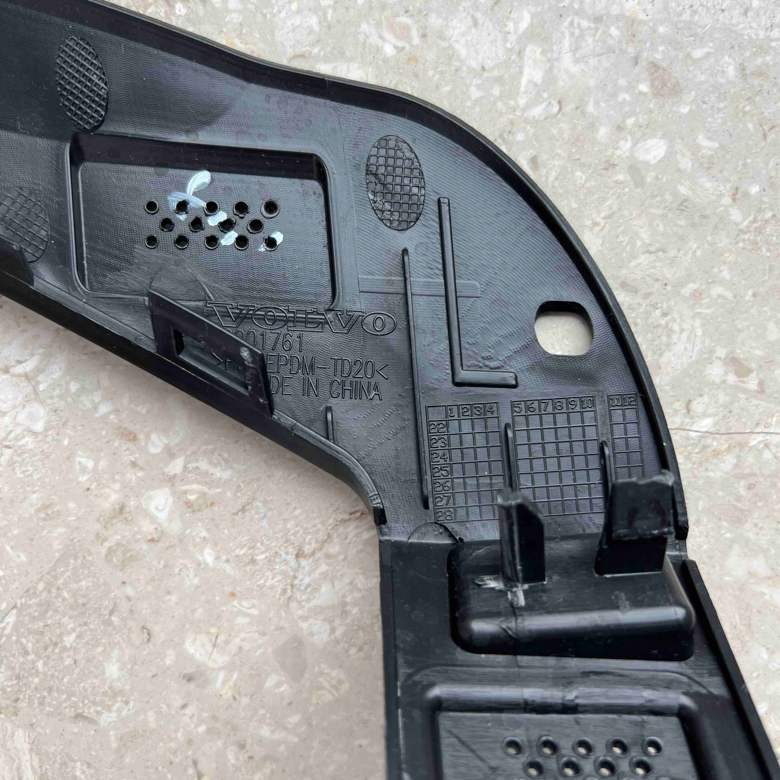 VOLVO EX30 EX 30 EX-30 2023-> bumper bracket left front 80001761