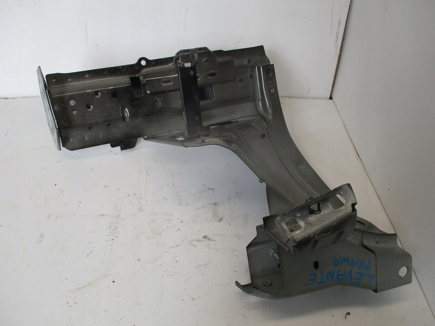 PODŁUŻNICA ĆWIARTKA MASERATI LEVANTE PRAWA Typ samochodu Samochody osobowe