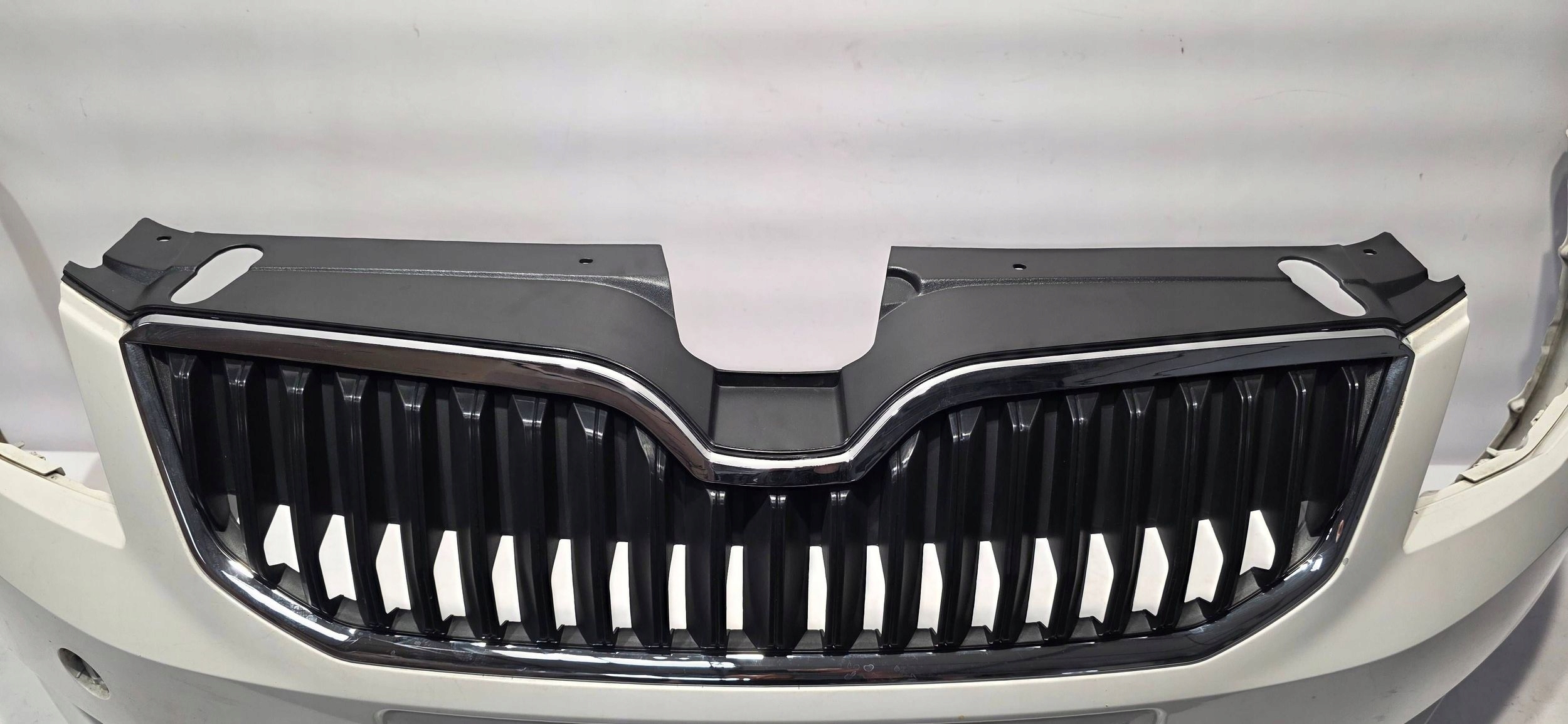 front bumper grille SKODA OCTAVIA III 12-17 4XPDC original 5E0807221