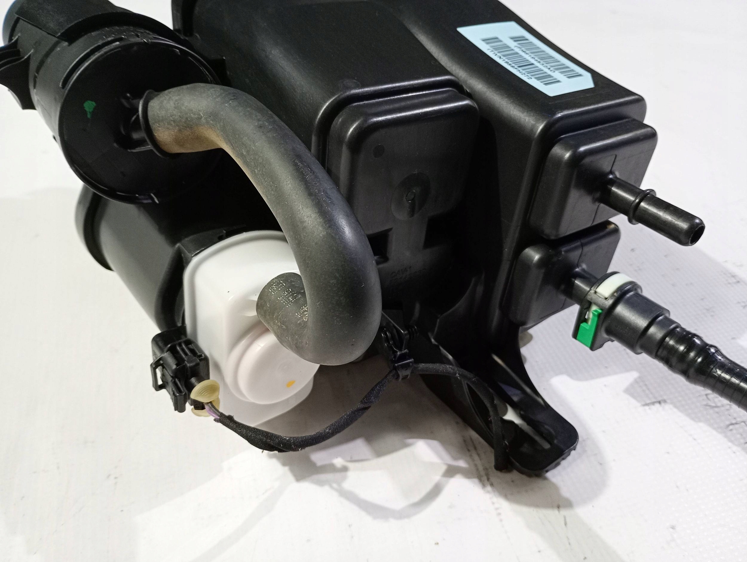 karbonski filter oparow goriva Chrysler Pacifica 2017