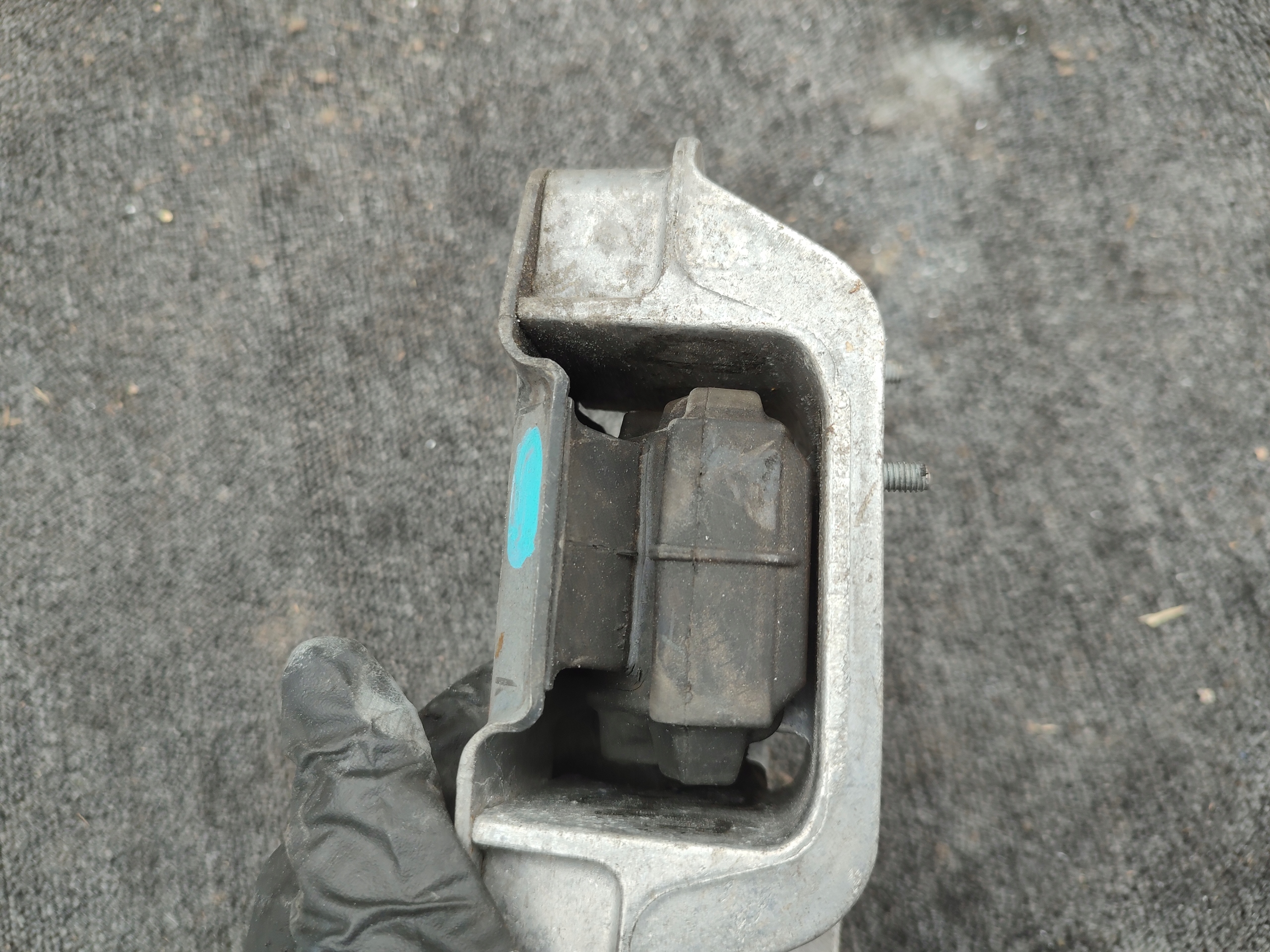 holder gearbox mount 1.5TDCI FORD TRANSIT COURIER 14-23R ET76-7M121