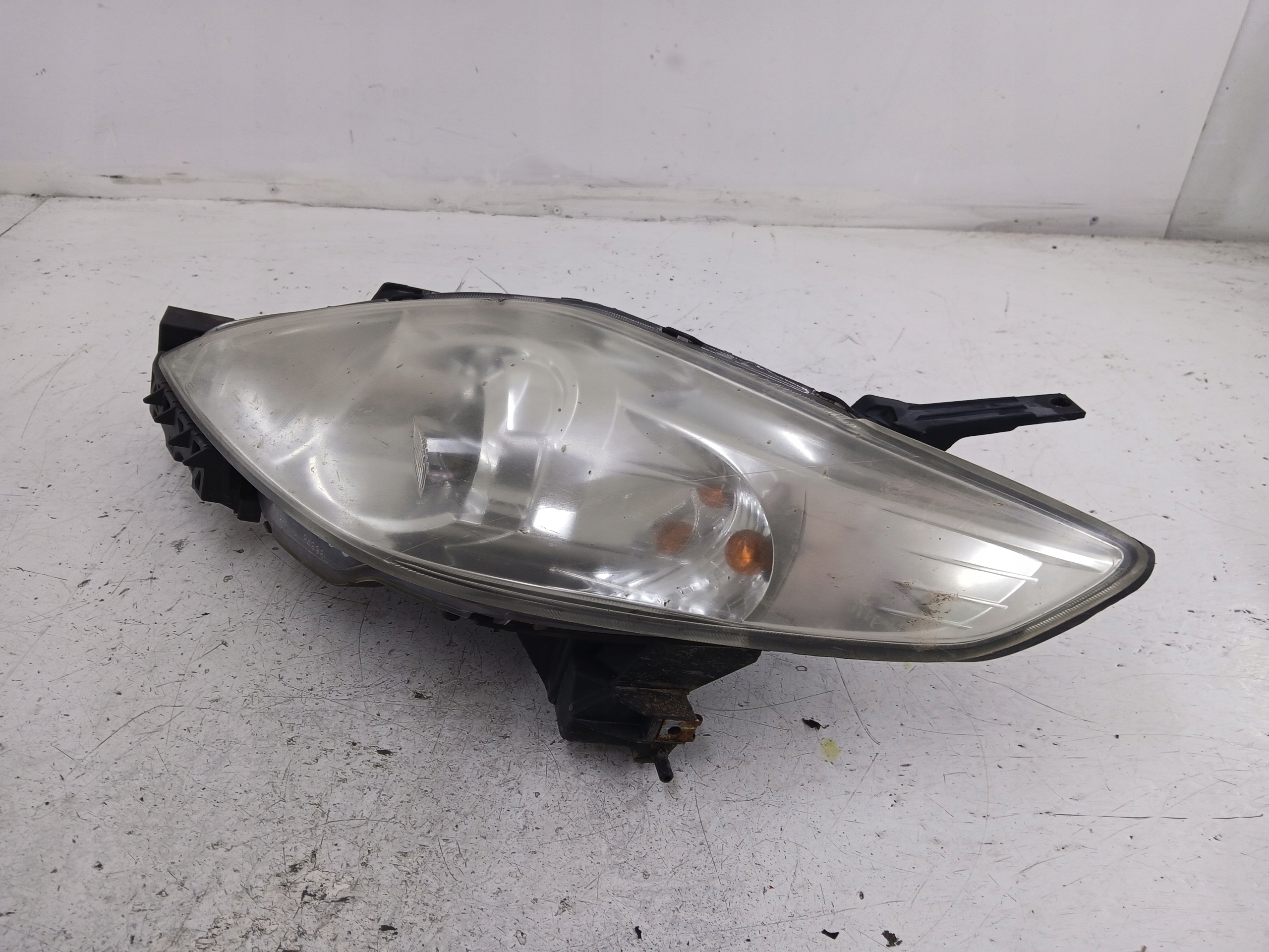 MAZDA 5 CR and light left front lens