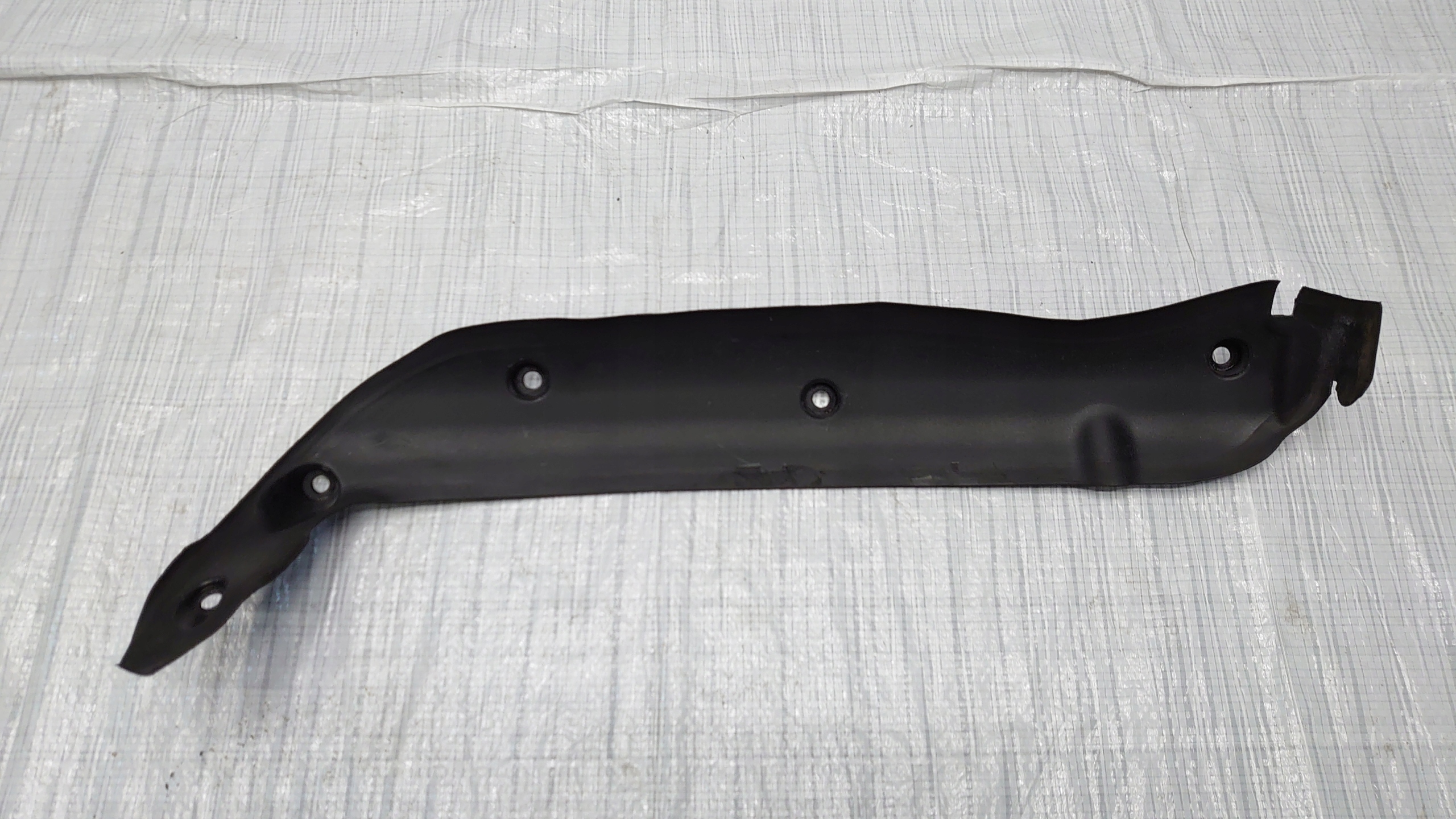 MERCEDES AMG GT R решітка пластик a1906984600