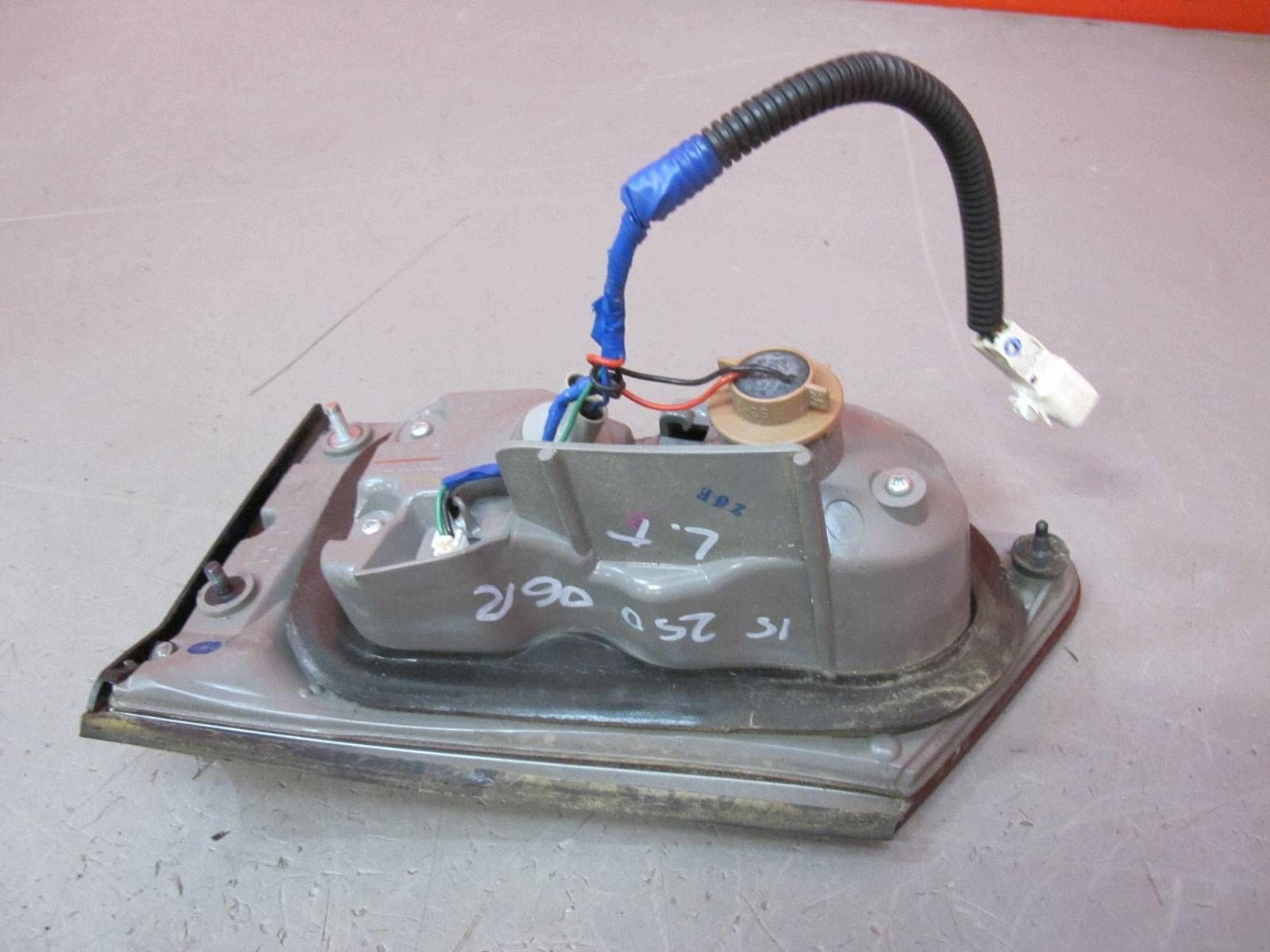 LEXUS IS II E2 05-09 Berline Feux phare Gauche Arrière du capot ANG