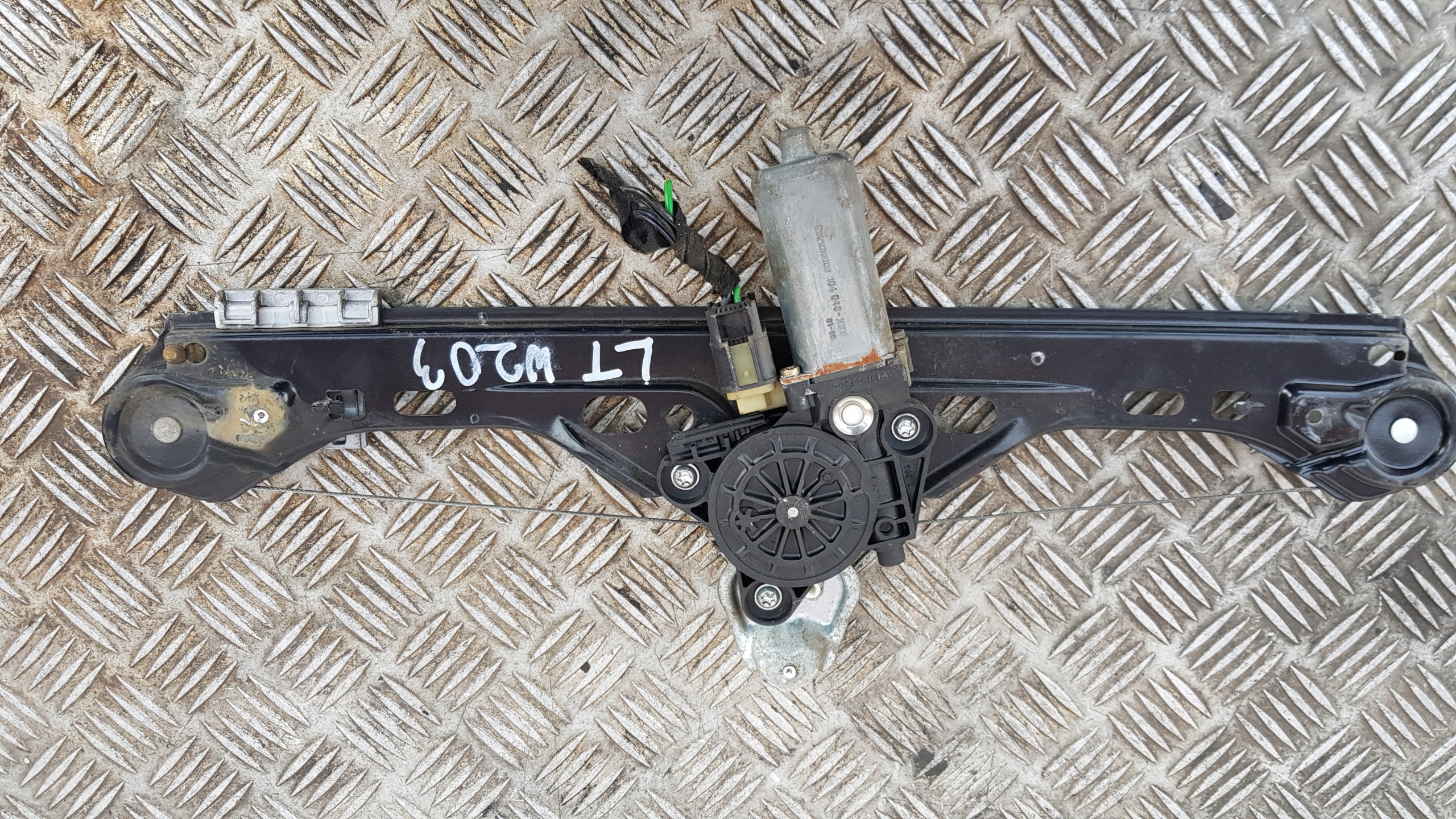 MERCEDES W203 lift NAPED windows left rear part