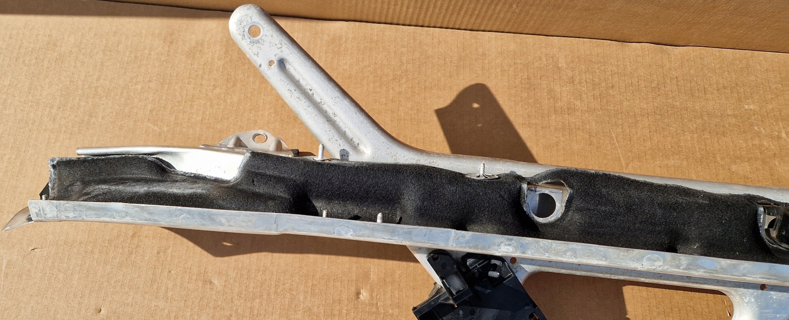 podpěra příčka AUDI Q7 Q8 4M0805645B originál IDEAL