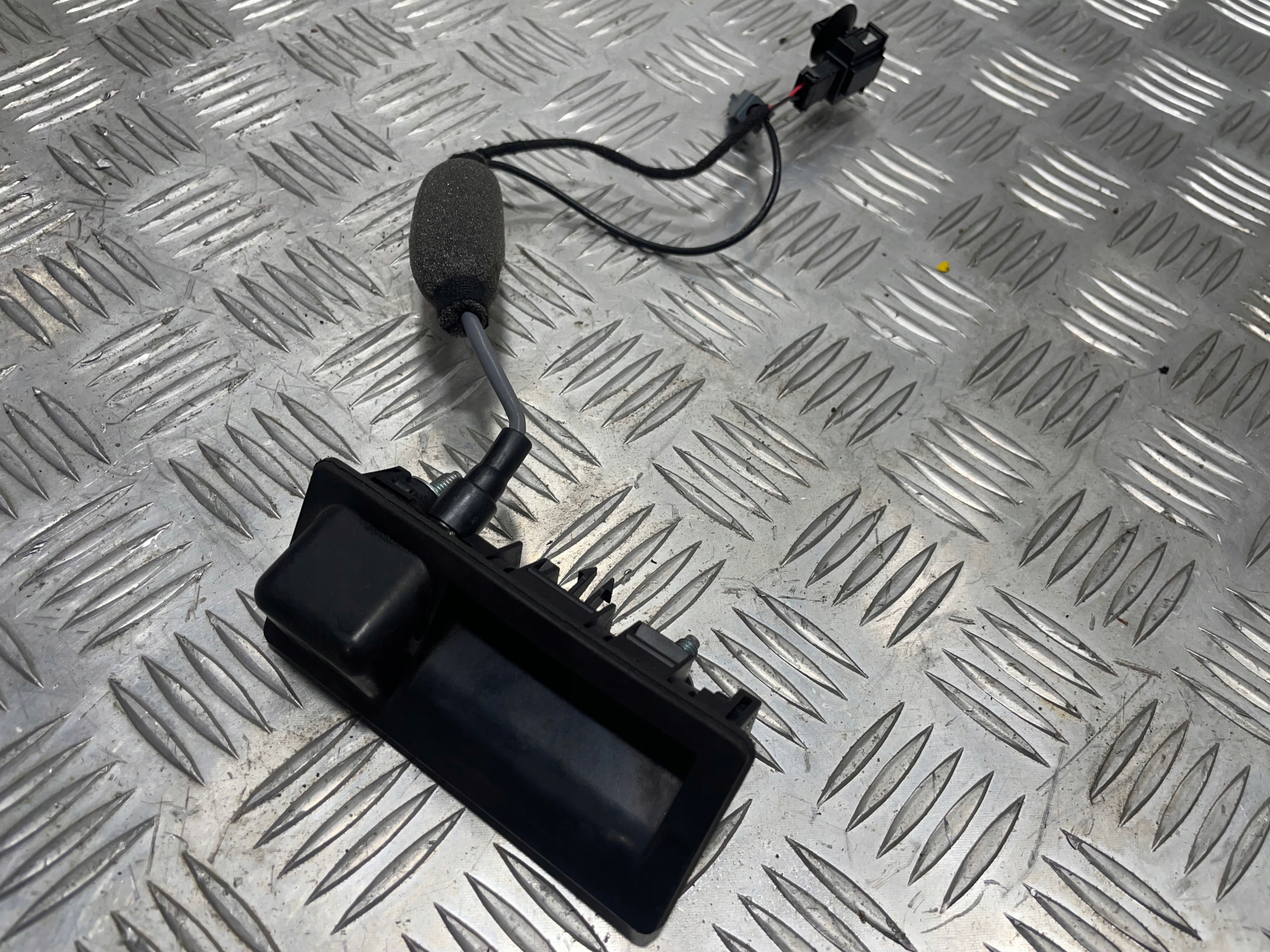 КАМЕРА ЗАДНЯЯ КРЫШКИ БАГАЖНИКА AUDI A4 B8 A6 C7 Q5n0827566aa