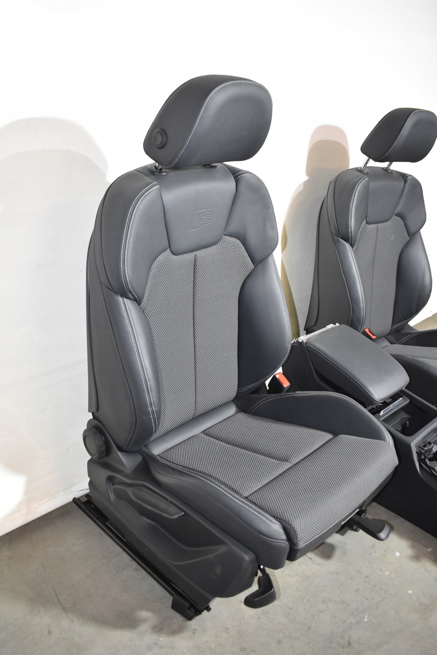 IDEALNE KPL. Seiten Sitz Sitze S-LINE GRZANE AUDI Q5 80A 24R. 1