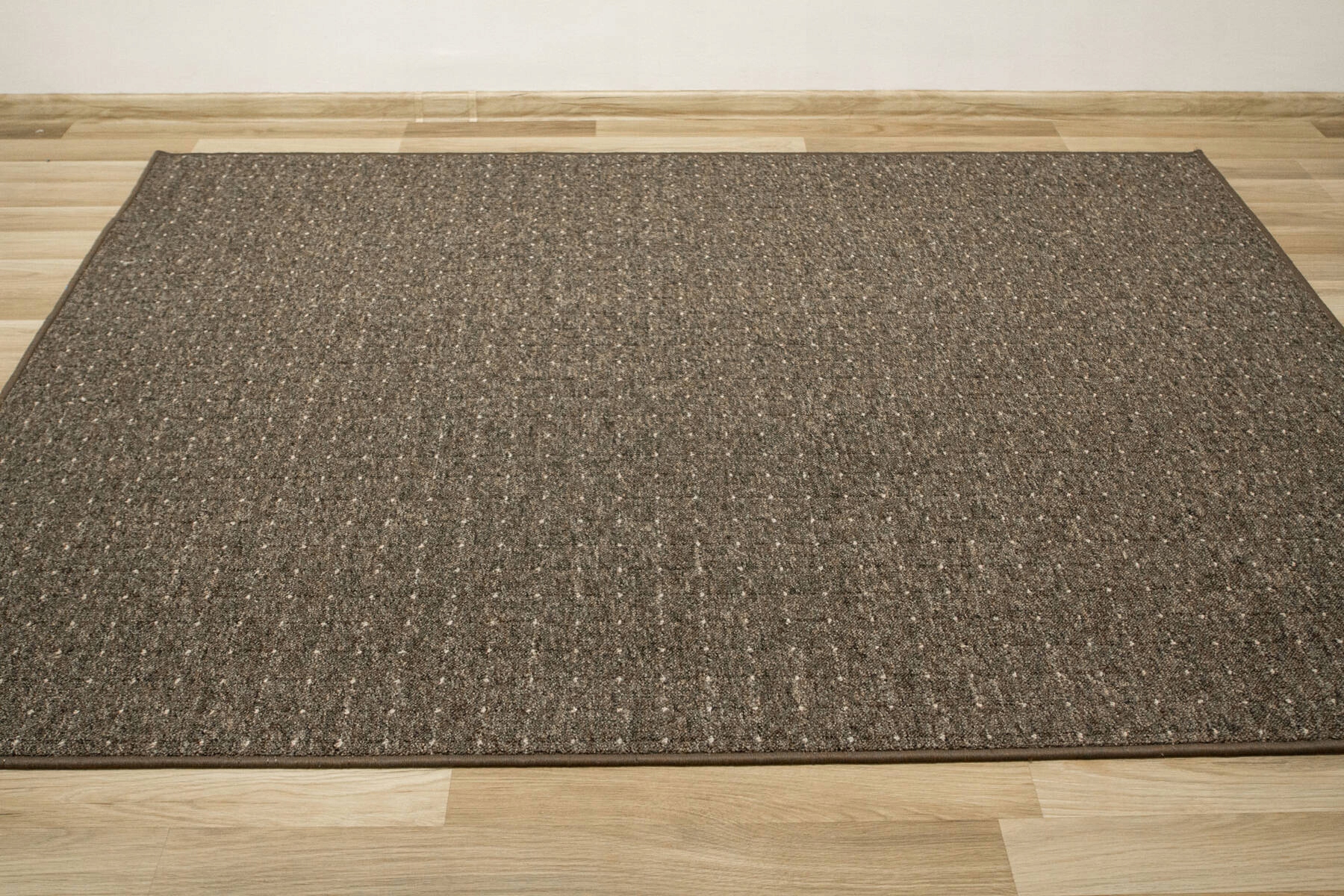 DYWAN PĘTELKOWY NA FILCU DO SALONU BRĄZOWY BEŻ W KRATKĘ ZEMBLA 200x200 cm Rodzaj płaskotkany