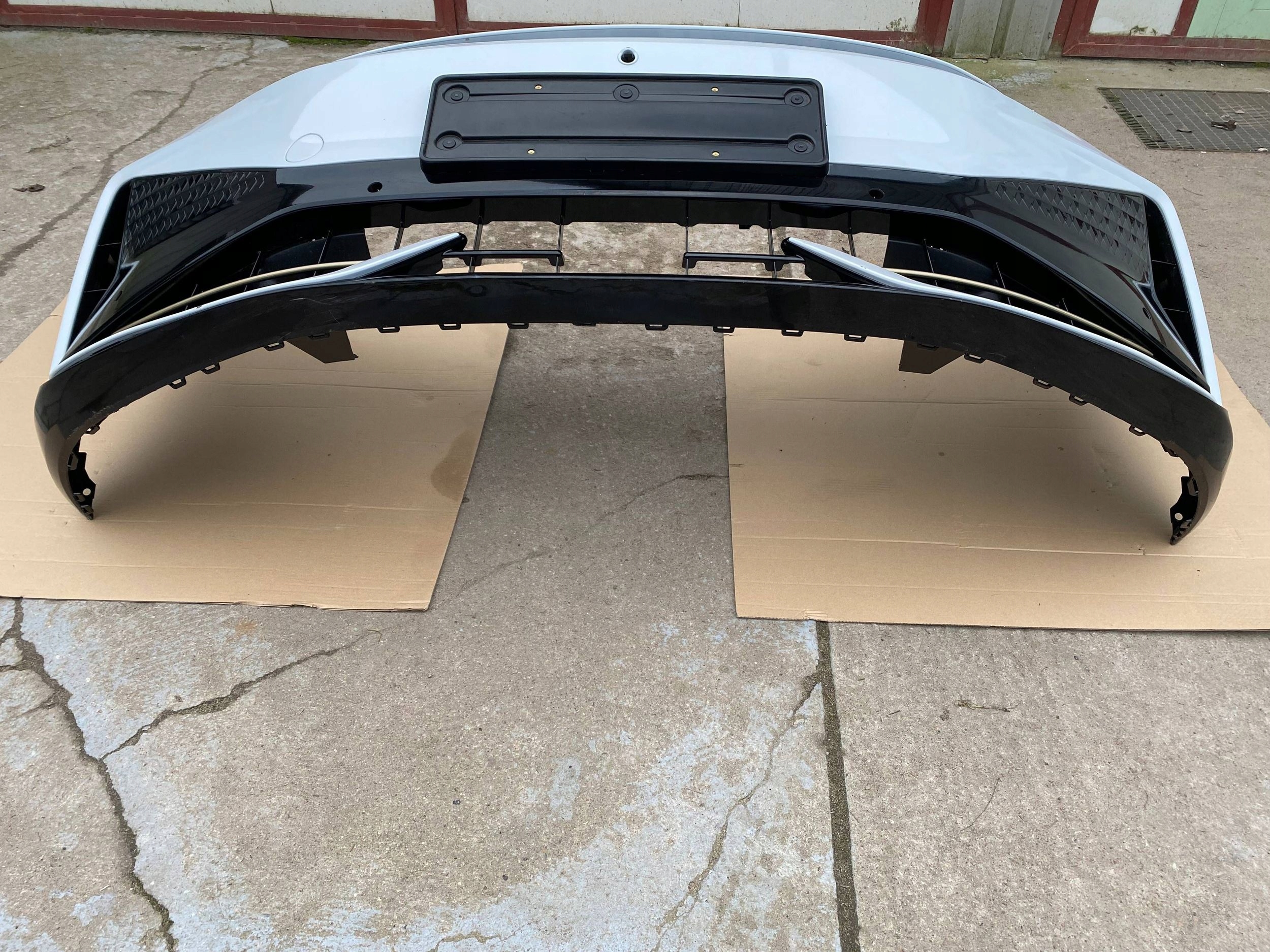 VW ID UNYX 07 11M original bumper front front PDC KAMERA BIALY
