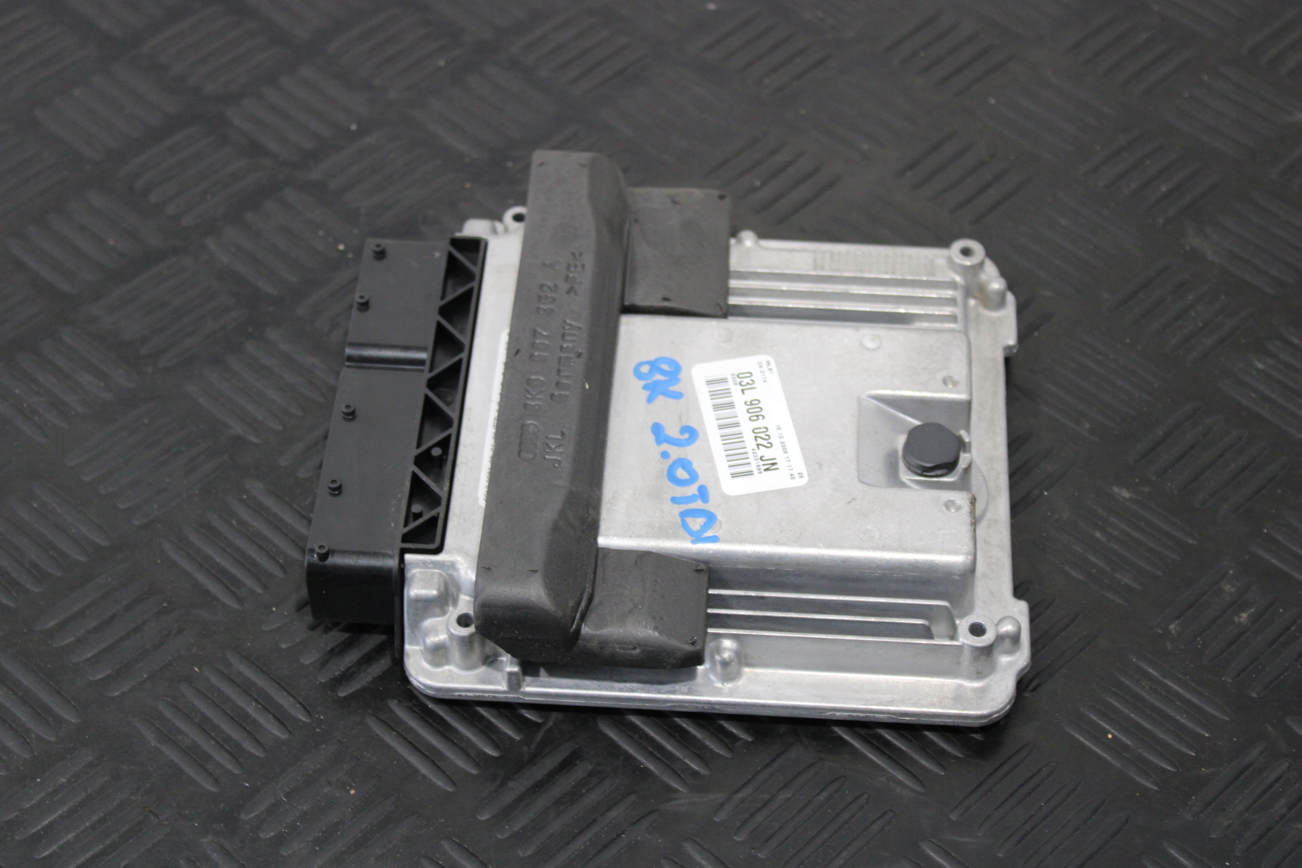 computer control unit of the engine AUDI A4 8K0 8K9 B8 03L906022JN