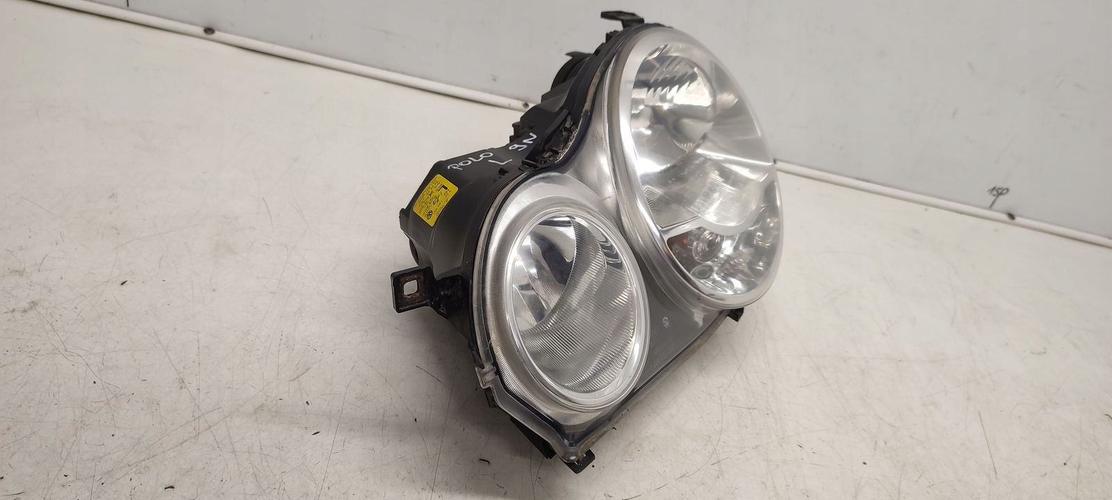light front front left VW Polo 9N