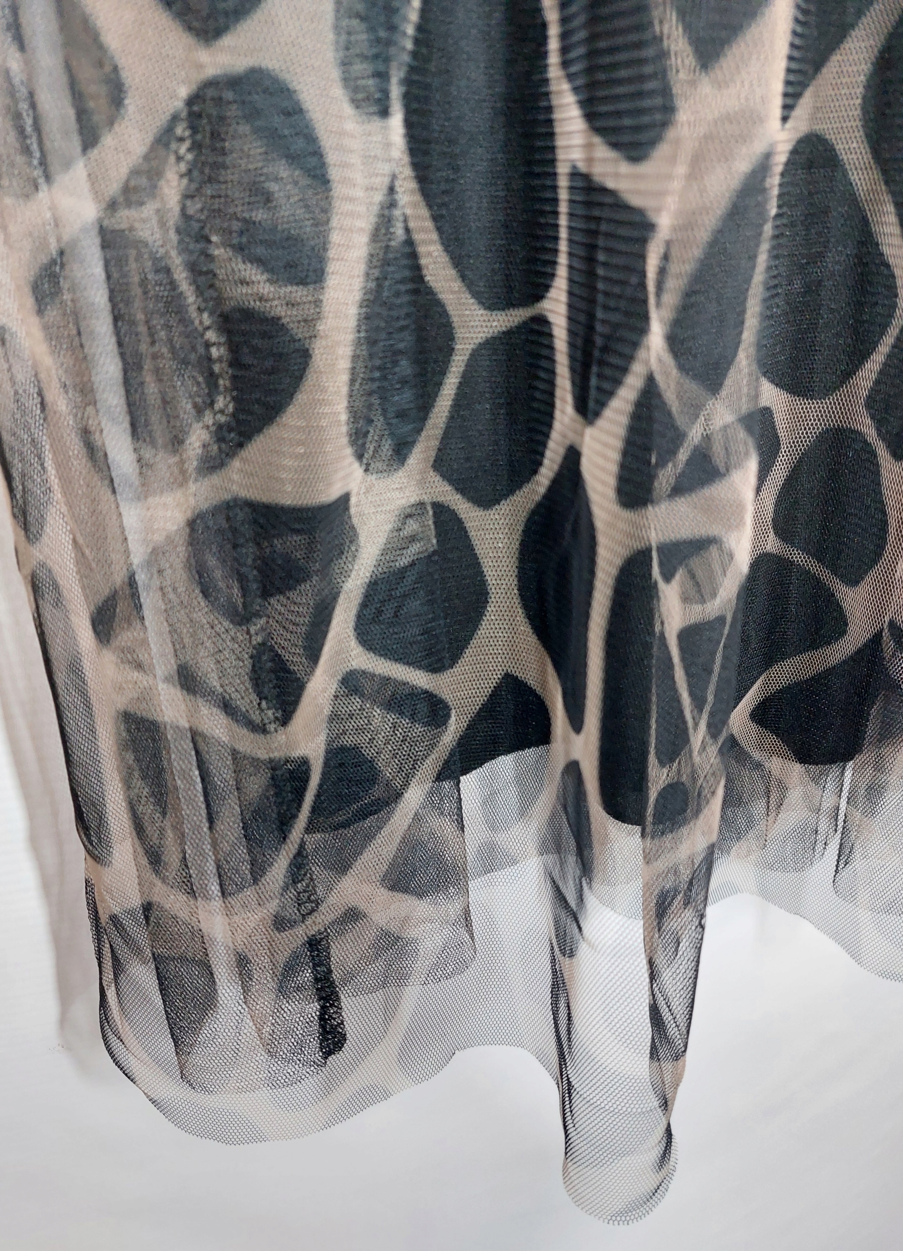 Tiulowa włoska spódnica Kolor czarny