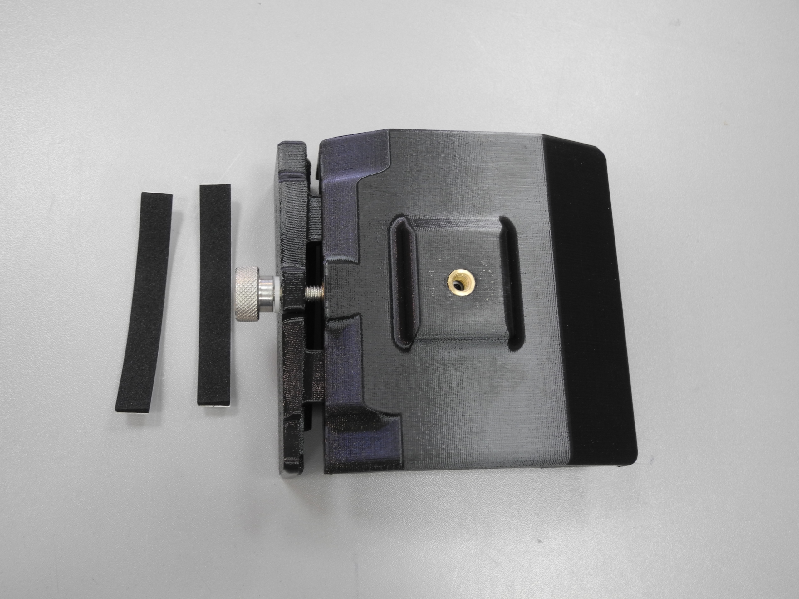 Univerzální držák na stativ Polaroid pro fotoaparáty i-Type a Vintage 600/SX-70