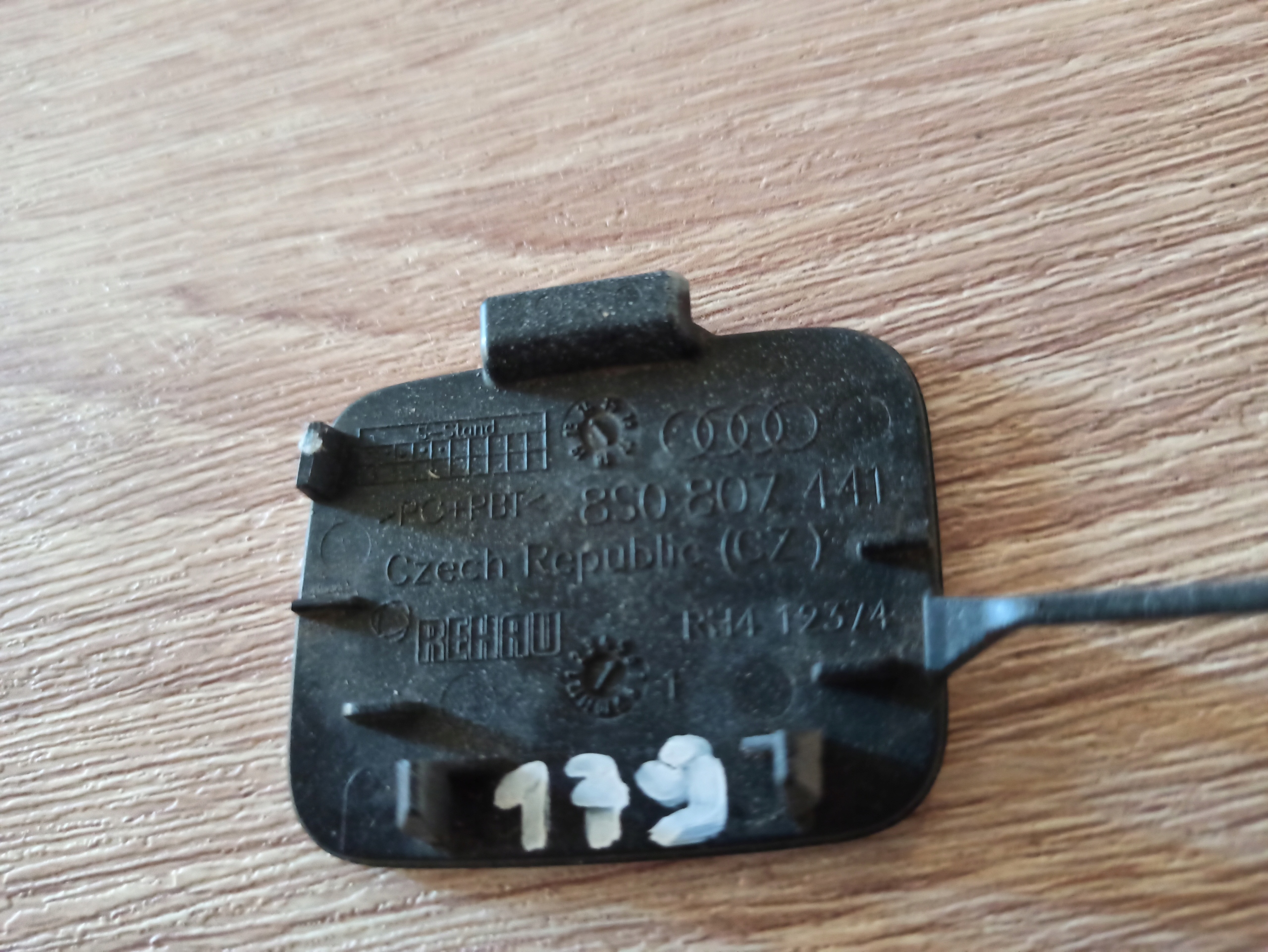 abschleppöse der stoßstange heck AUDI TT 8S0807441A