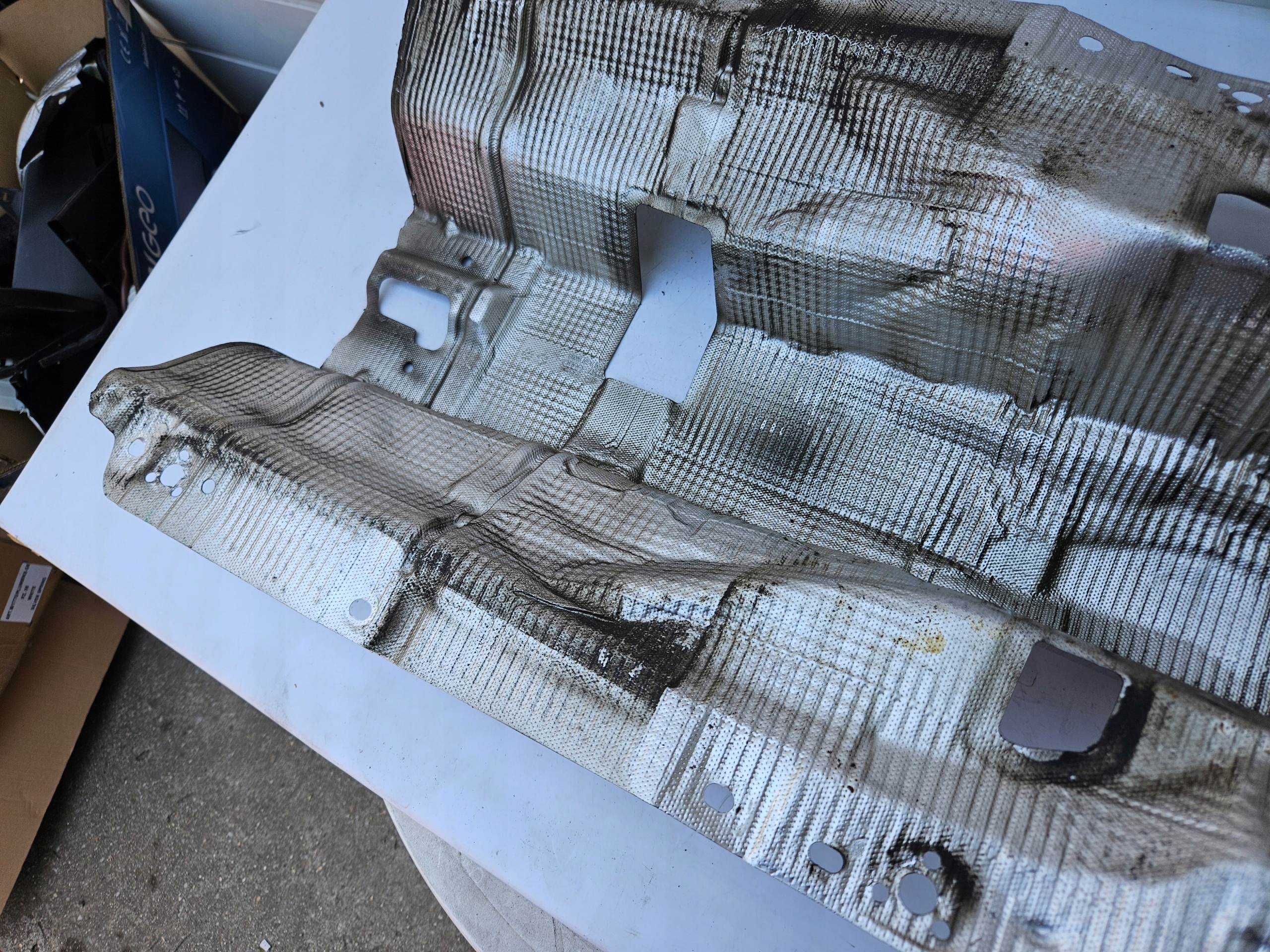 fedél TERMICZNA TUNELU hangszigetelő AUDI A4 B9 8W 8W0804160A