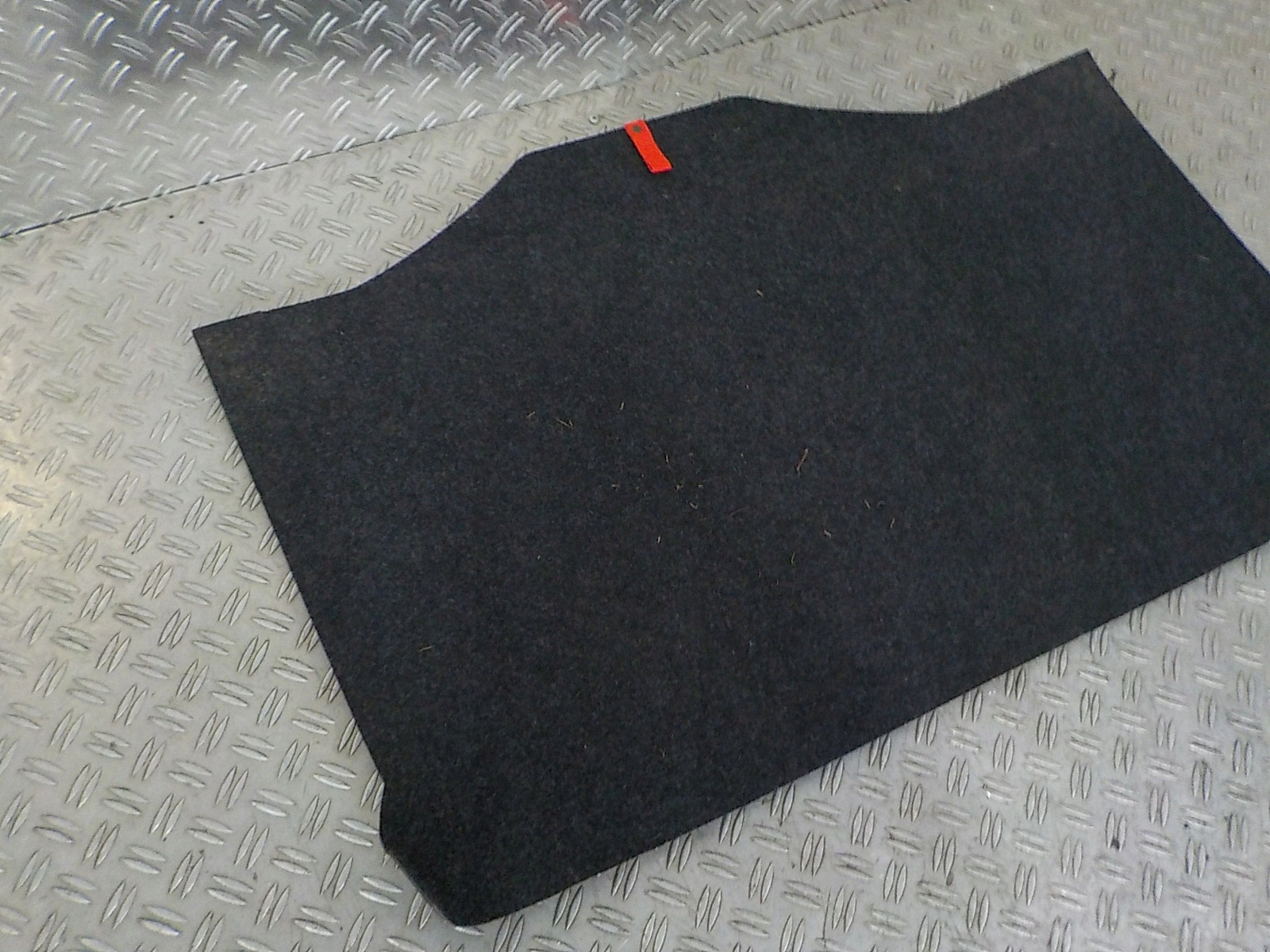 VOLVO XC40 II 17-21 PÓŁKA BAGAŻNIKA Producent Volvo OE