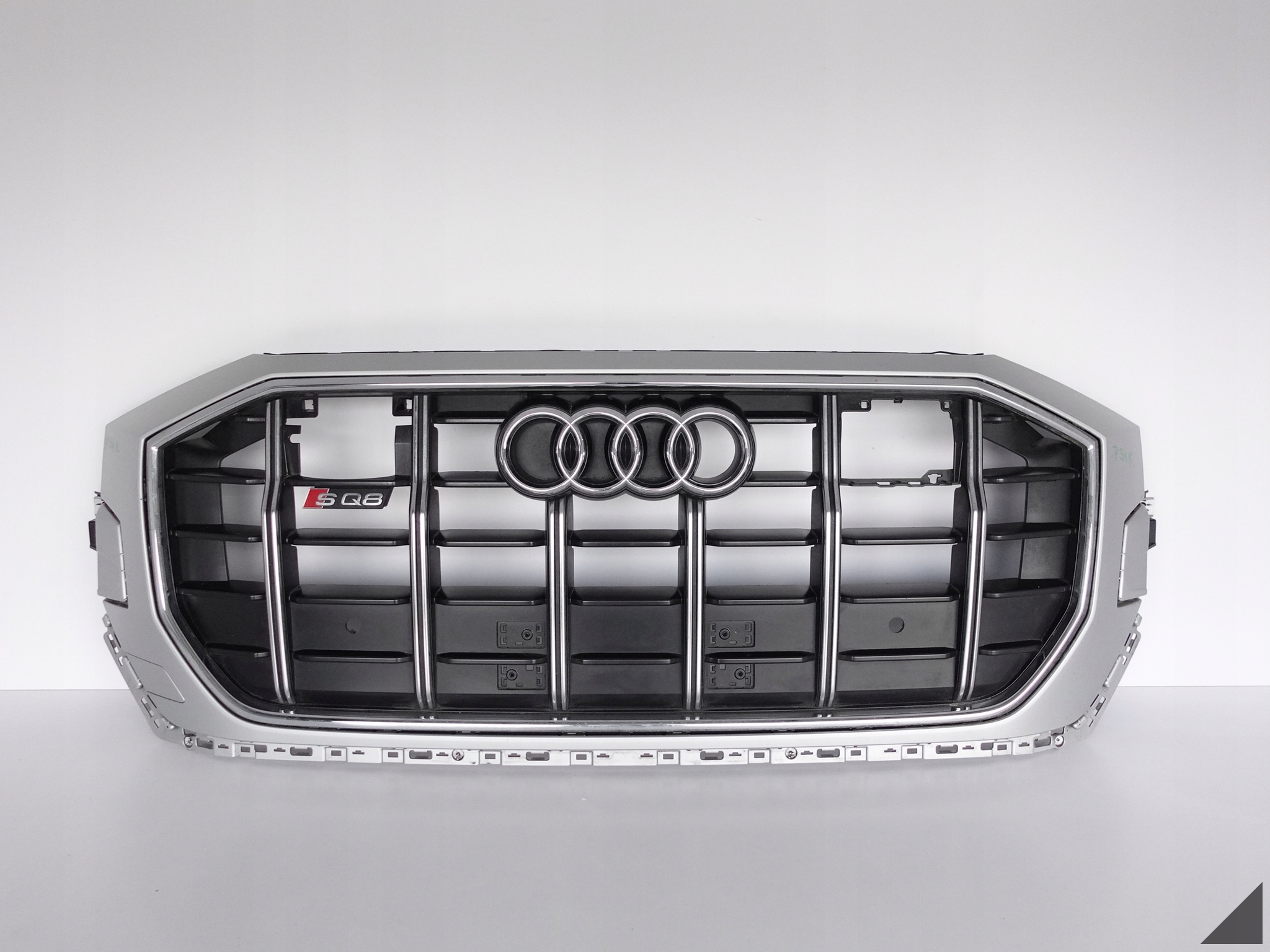 AUDI SQ8 Q8 4M8 18- ZDERZAK GRILL ATRAPA RAMKA