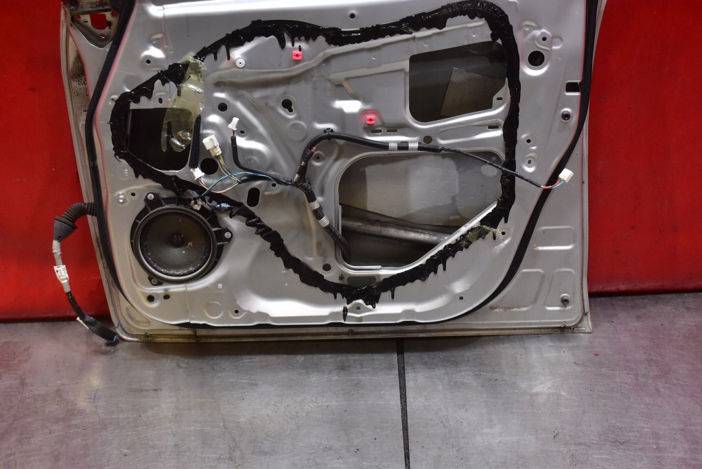 door right front front silver TOYOTA VERSO 1 and 09-13