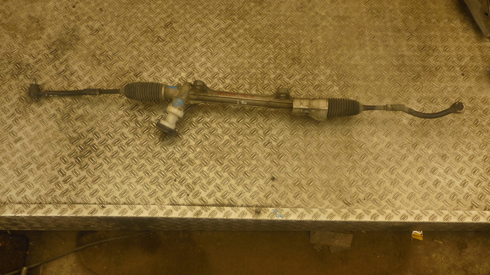 I30 рейка. Гайка рулевой рейки hyundai i30 2009 год. Рулевая рейка на хендай ай30 2010 года. I30 рейка. Рулевая рейка hyundai i30.