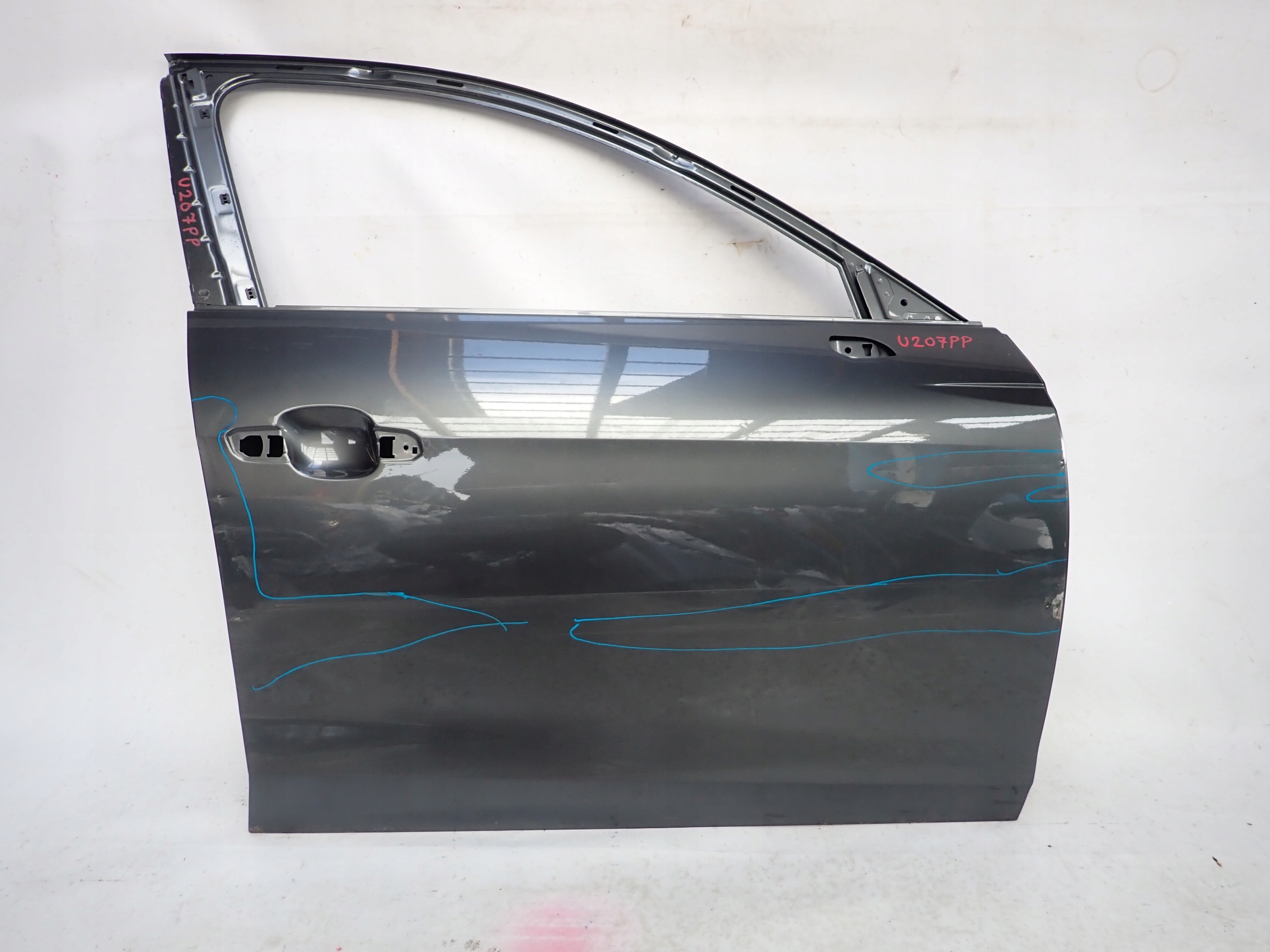 AUDI A4 8W LIFT 19- dveře pravé předek přední