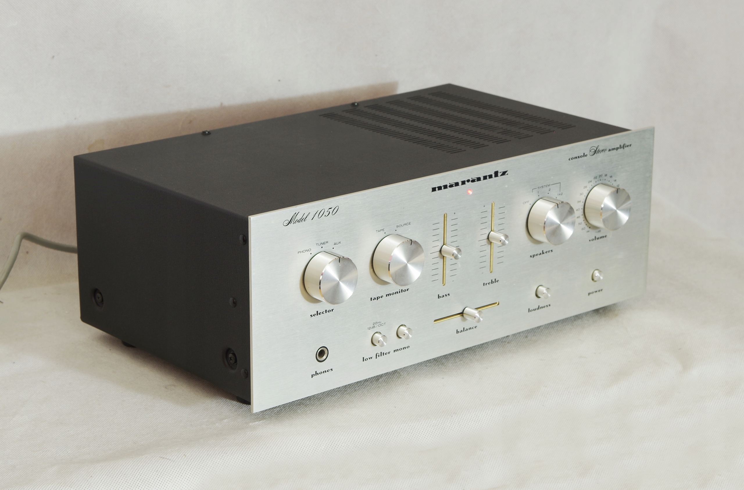 Marantz Model 1050, dobry wzmacniacz vintage, nr 2 Model 1050