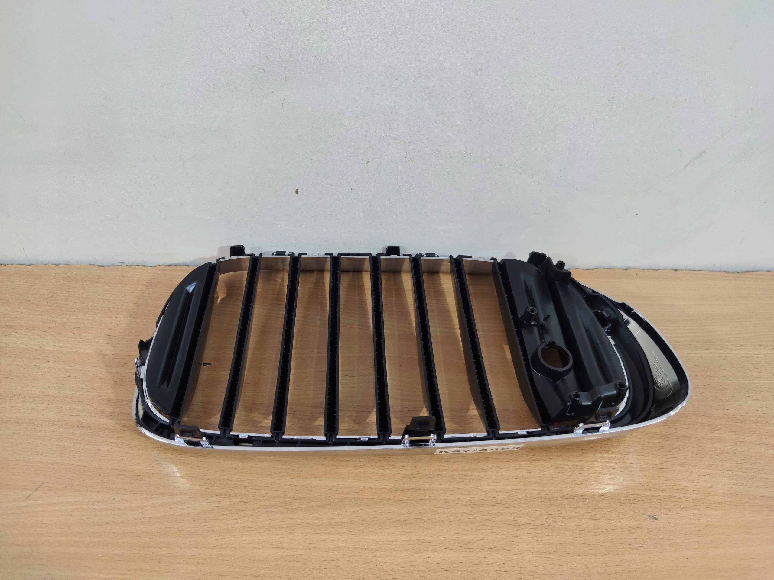 BMW 7 G11 G12 left kidney grille grid below KAMERE IDEALNA
