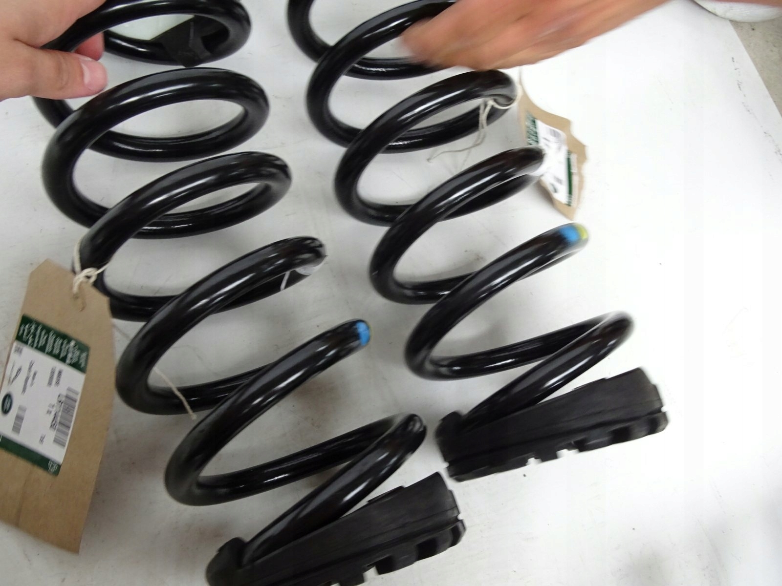 Sprezyna tylnego zawieszenia DISCOVERY SPORT 2015 Type of suspension standard